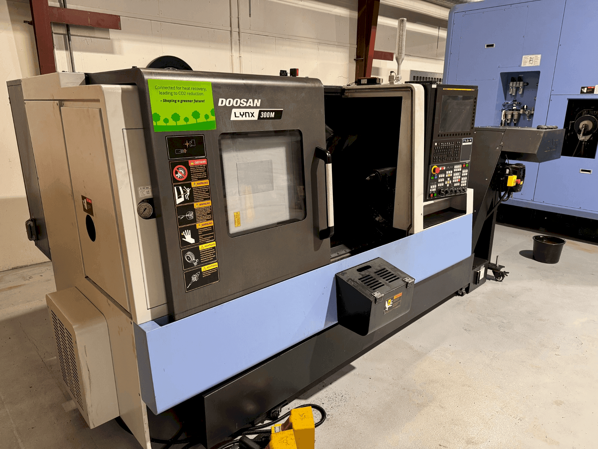 DOOSAN LYNX 300M-maskinen framifrån