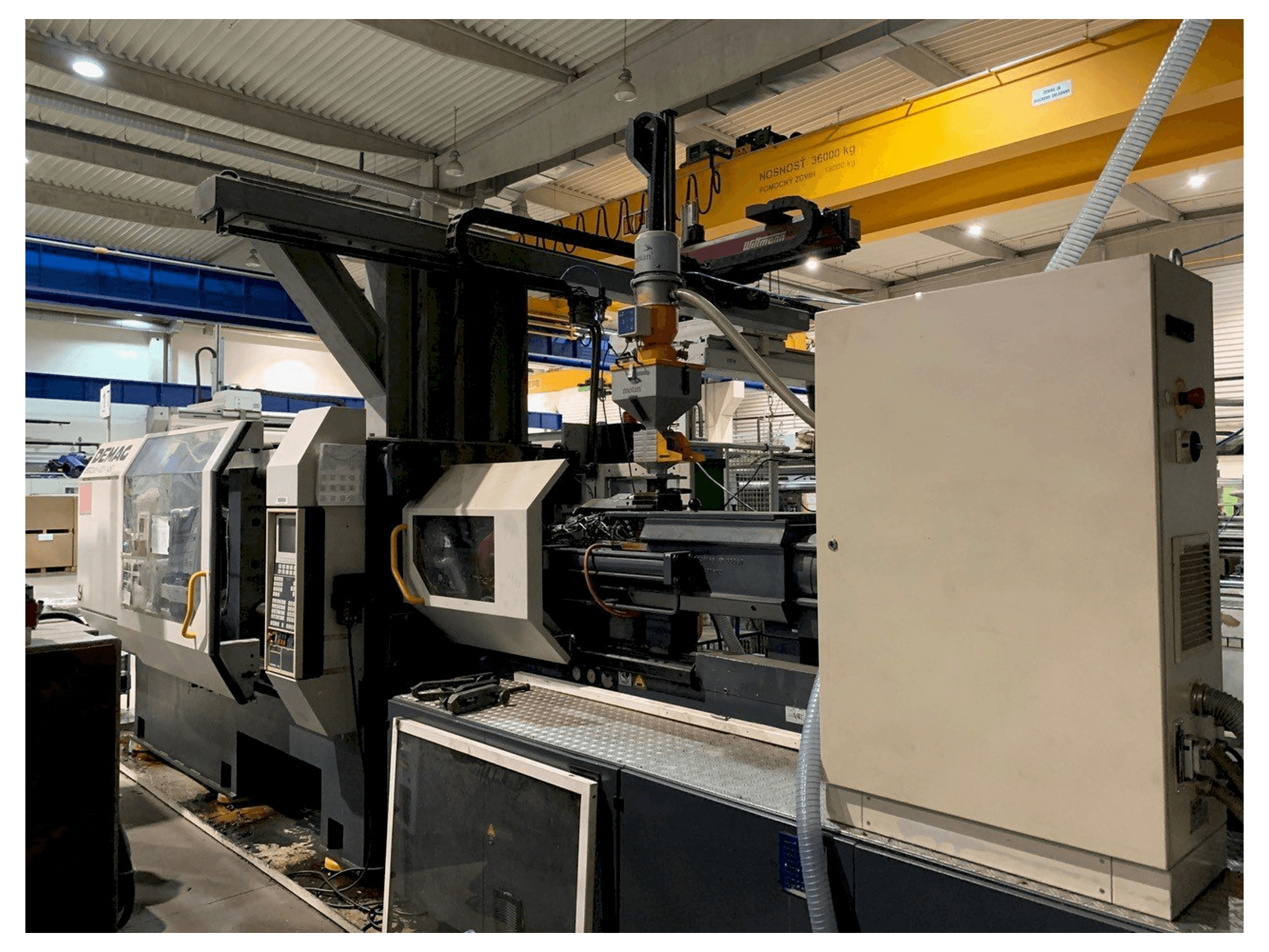 DEMAG Ergotech 4200-1450-maskinen framifrån