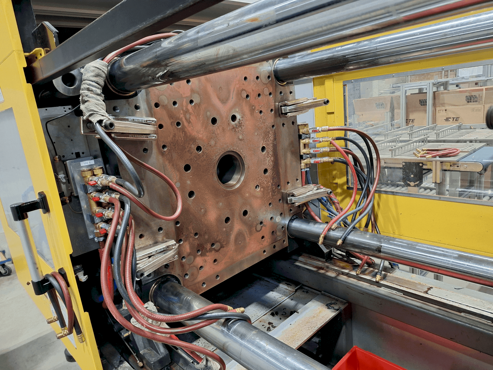 FANUC Roboshot S220iA-maskinen framifrån
