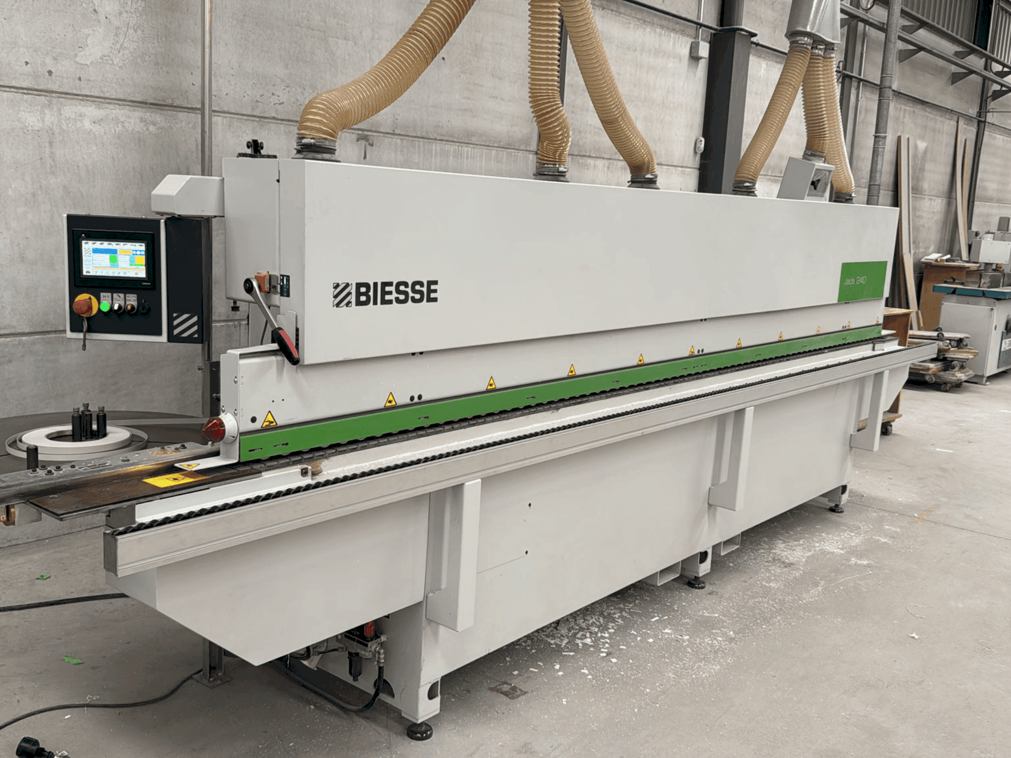 BIESSE Jade 240-maskinen framifrån