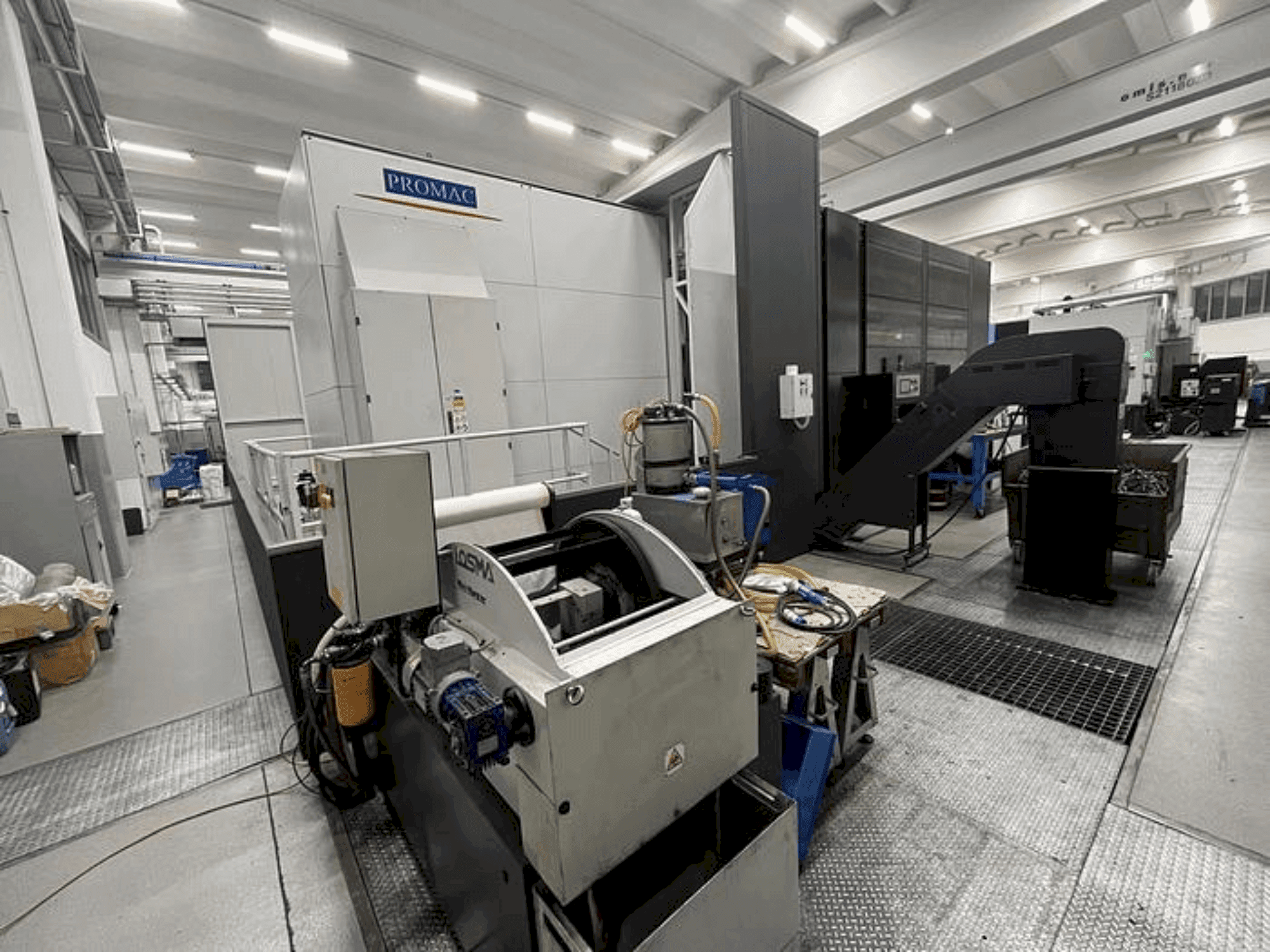 PROMAC ETESIAN HMC. A PORTALE-maskinen framifrån