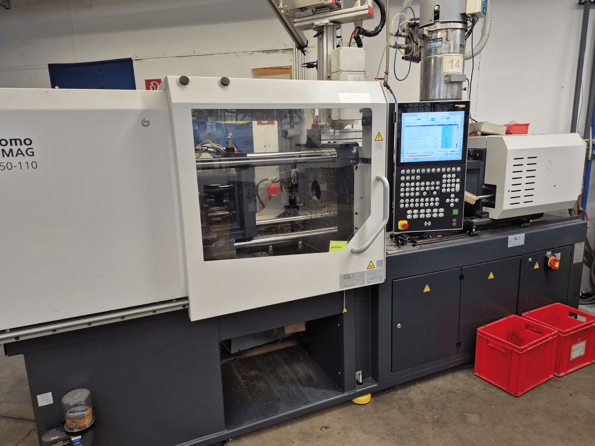 SUMITOMO SHI DEMAG Intelect 2 50/360-110 elektrisk formsprutningsmaskin, sidovy där kontrollpanelen och säkerhetsanordningarna syns.