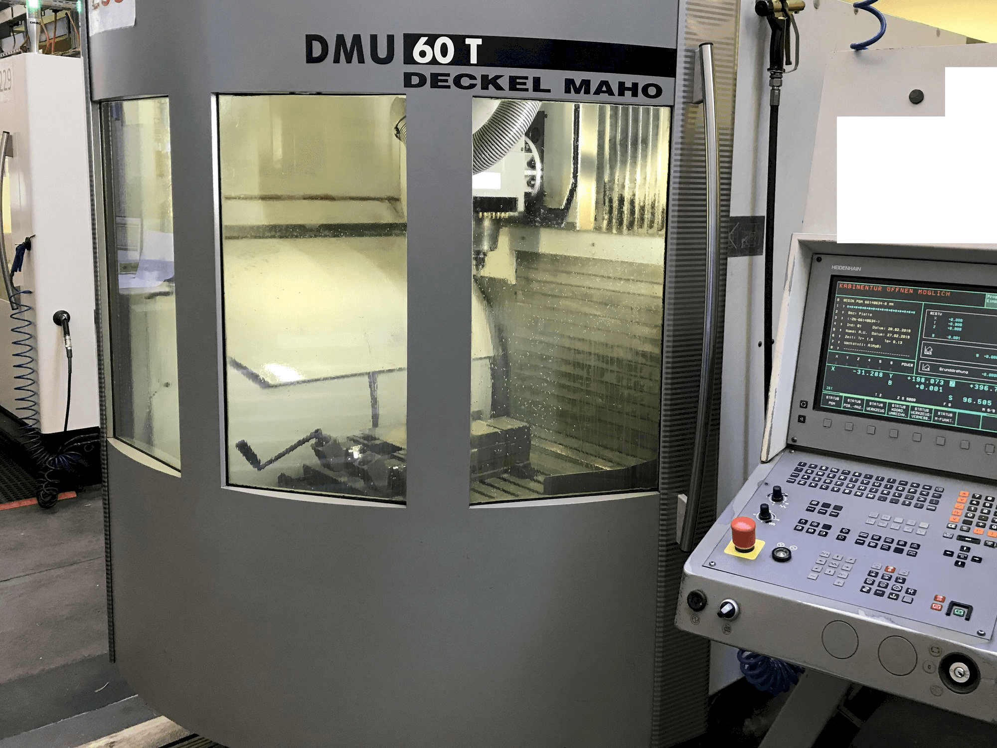 DECKEL MAHO DMU60T-maskinen framifrån
