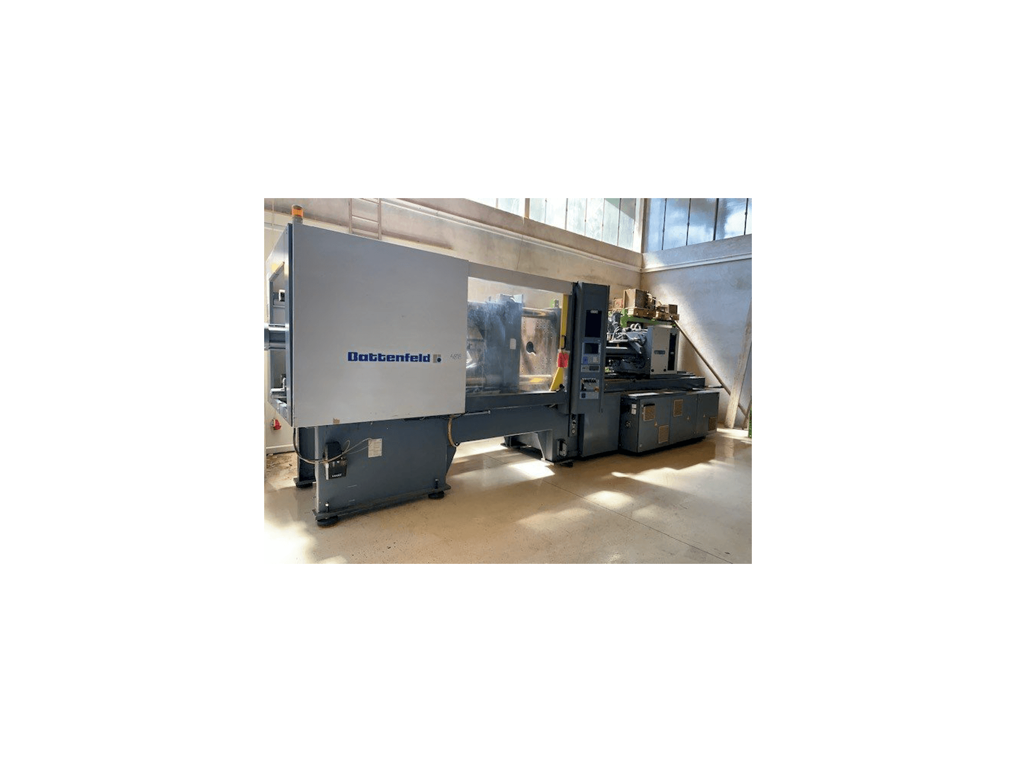 Battenfeld BA 3500/1900 BK-maskinen sedd från vänster sida