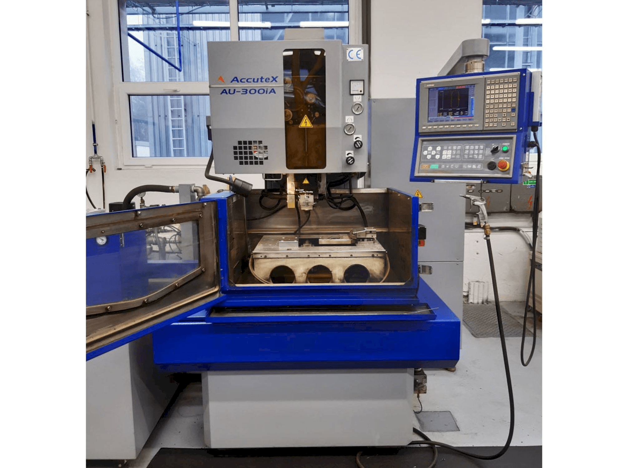 AccuteX AU-300iA-maskinen framifrån