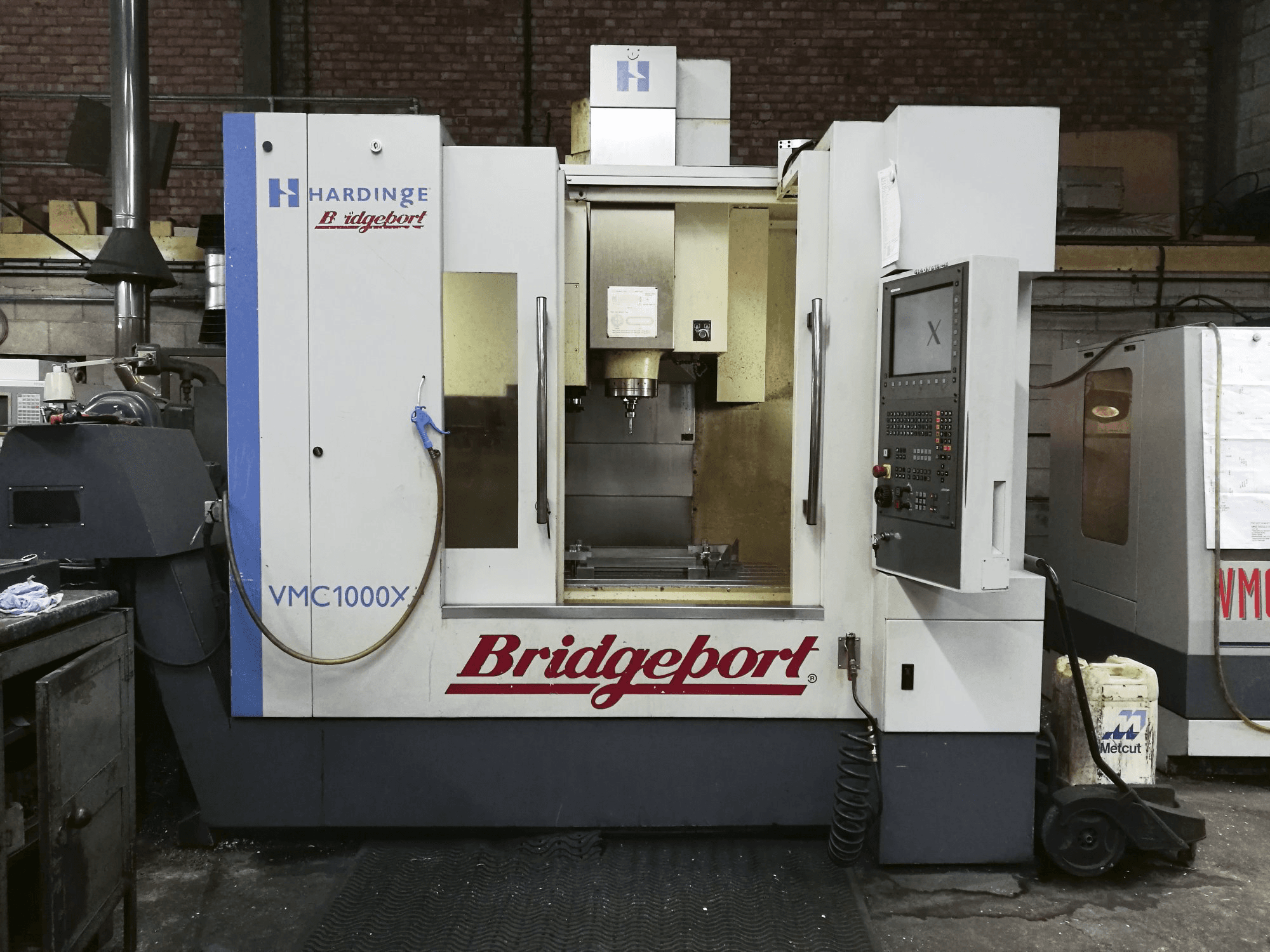 Bridgeport-maskinen framifrånVMC XP3-1000