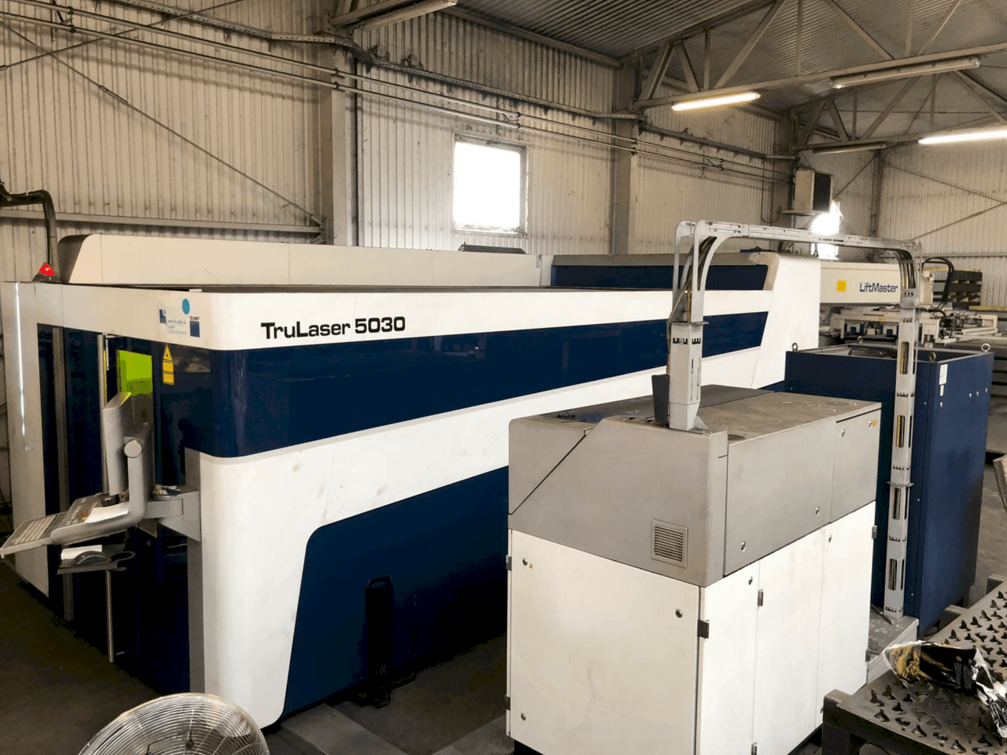 TRUMPF Trulaser 5030 Fiber-maskinen framifrån