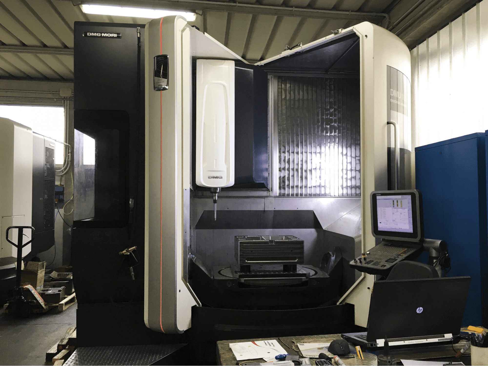 1 DMG MORI-maskinen framifrånDMU 105 monoBLOCK