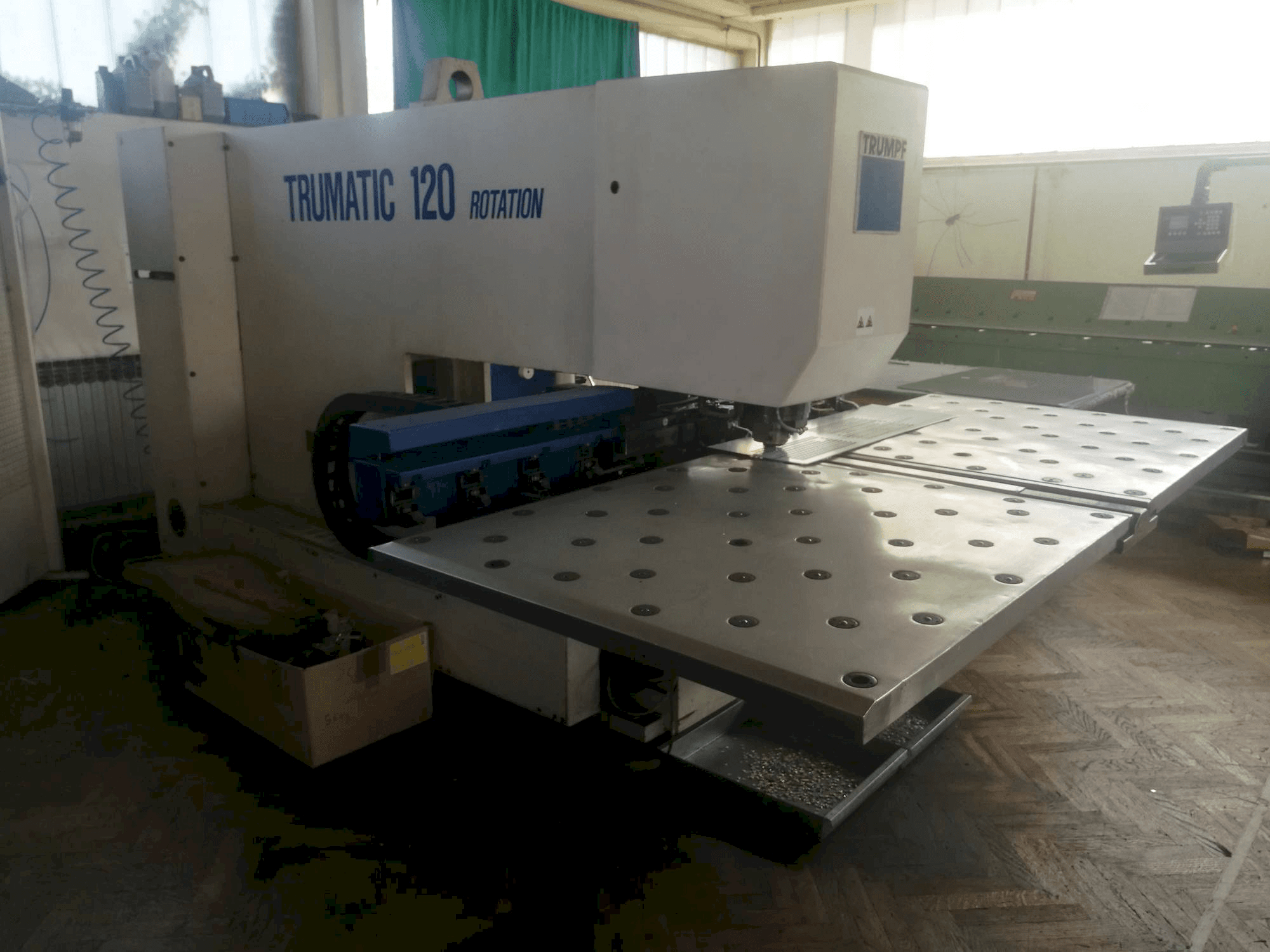 Trumpf Trumatic 120R-maskinen framifrån