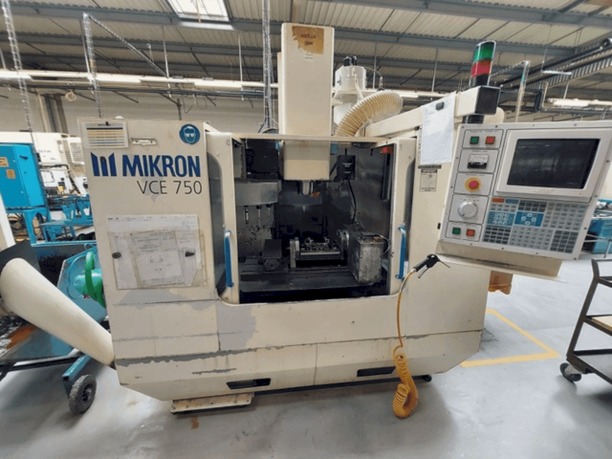 HAAS MIKRON VCE 750-maskinen framifrån