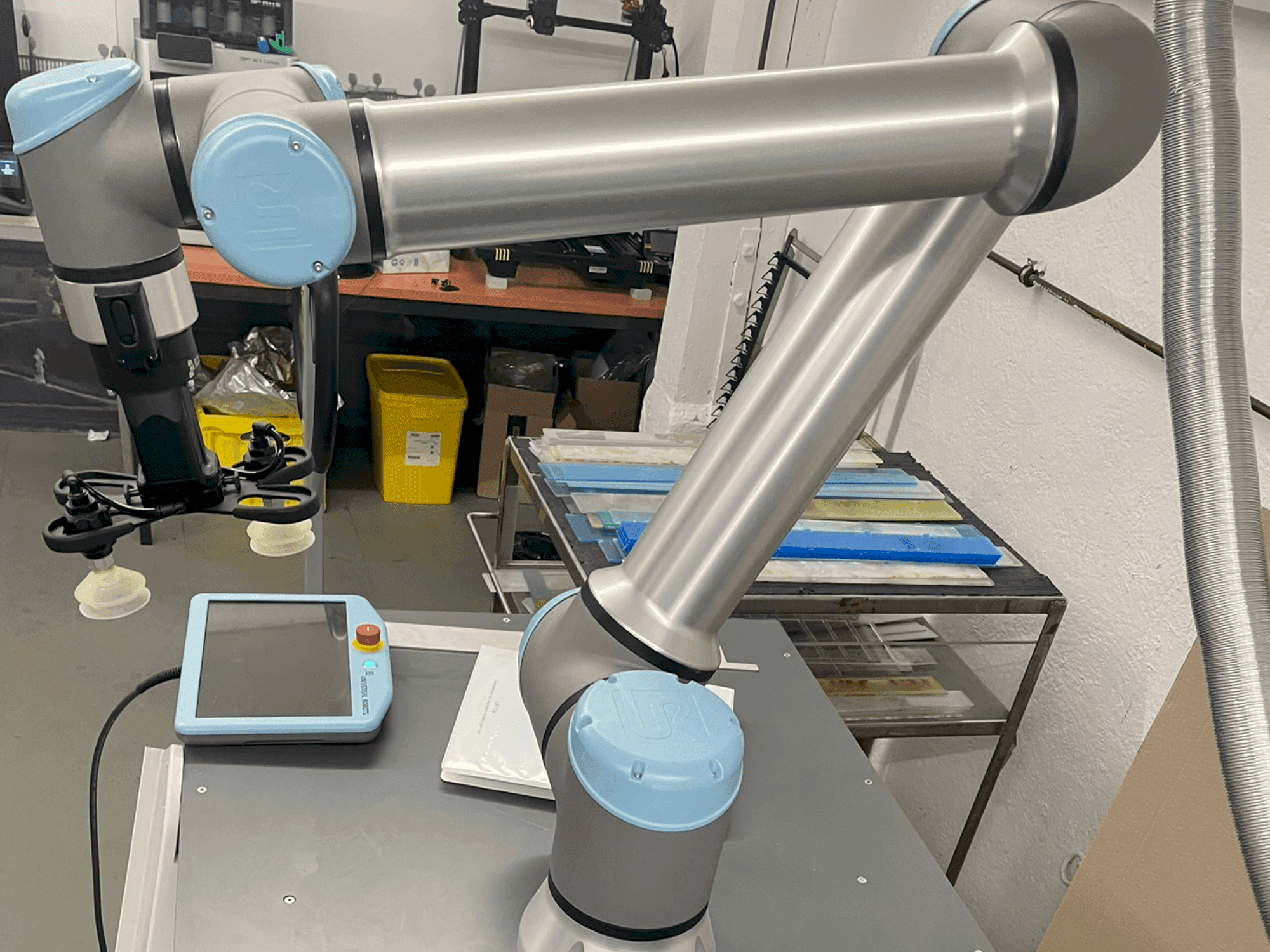 Universal Robots UR10-maskinen framifrån