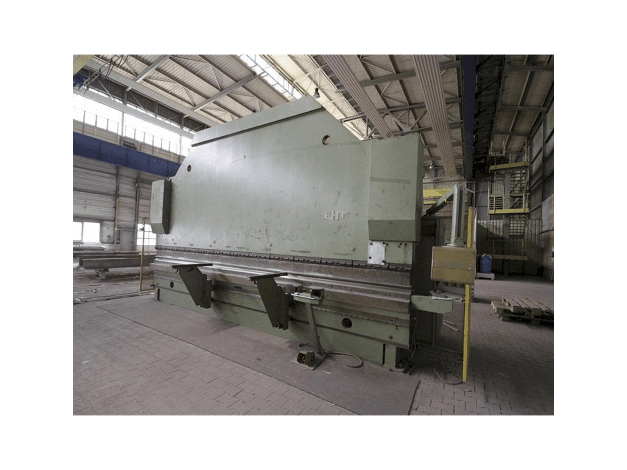 EHT Variopress 250 60-maskinen sedd från höger sida