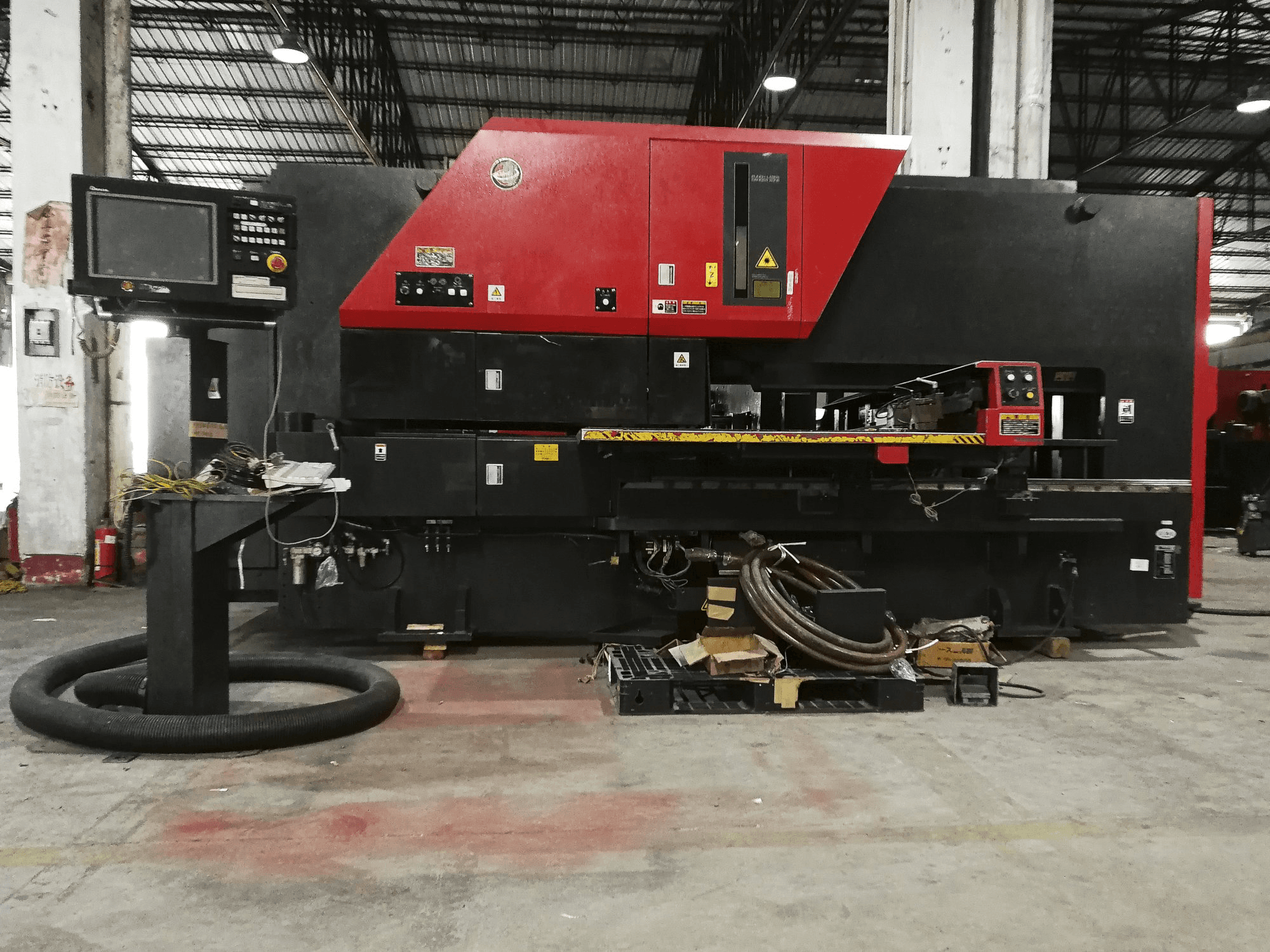 AMADA-maskinen framifrånVipros 255NT