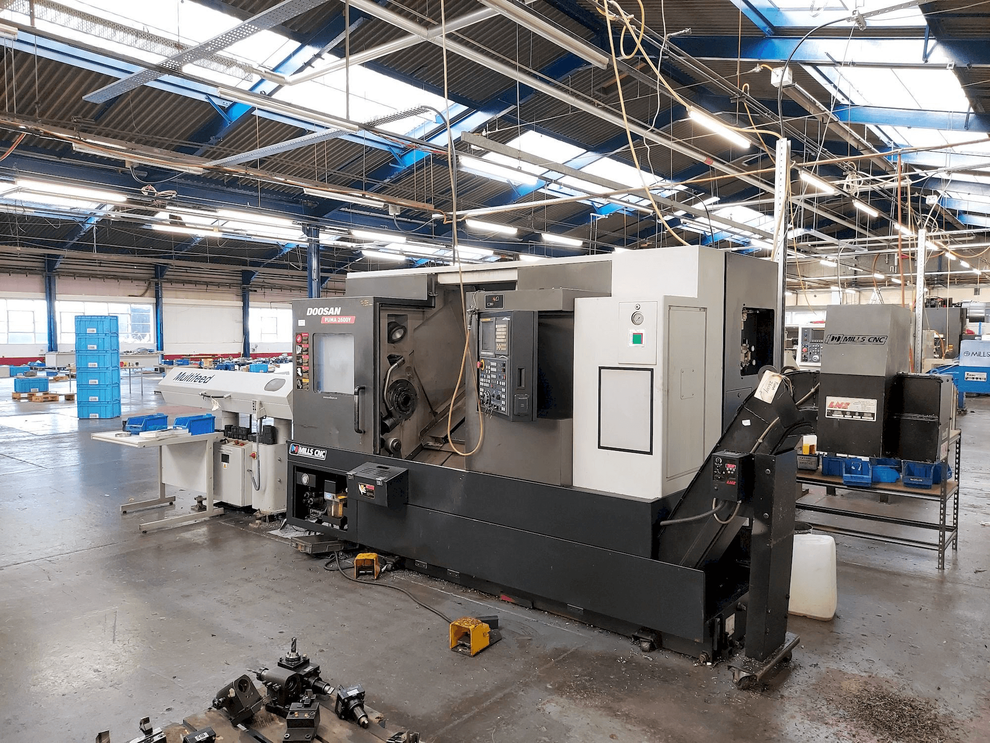 Doosan Puma 2600Y-maskinen framifrån