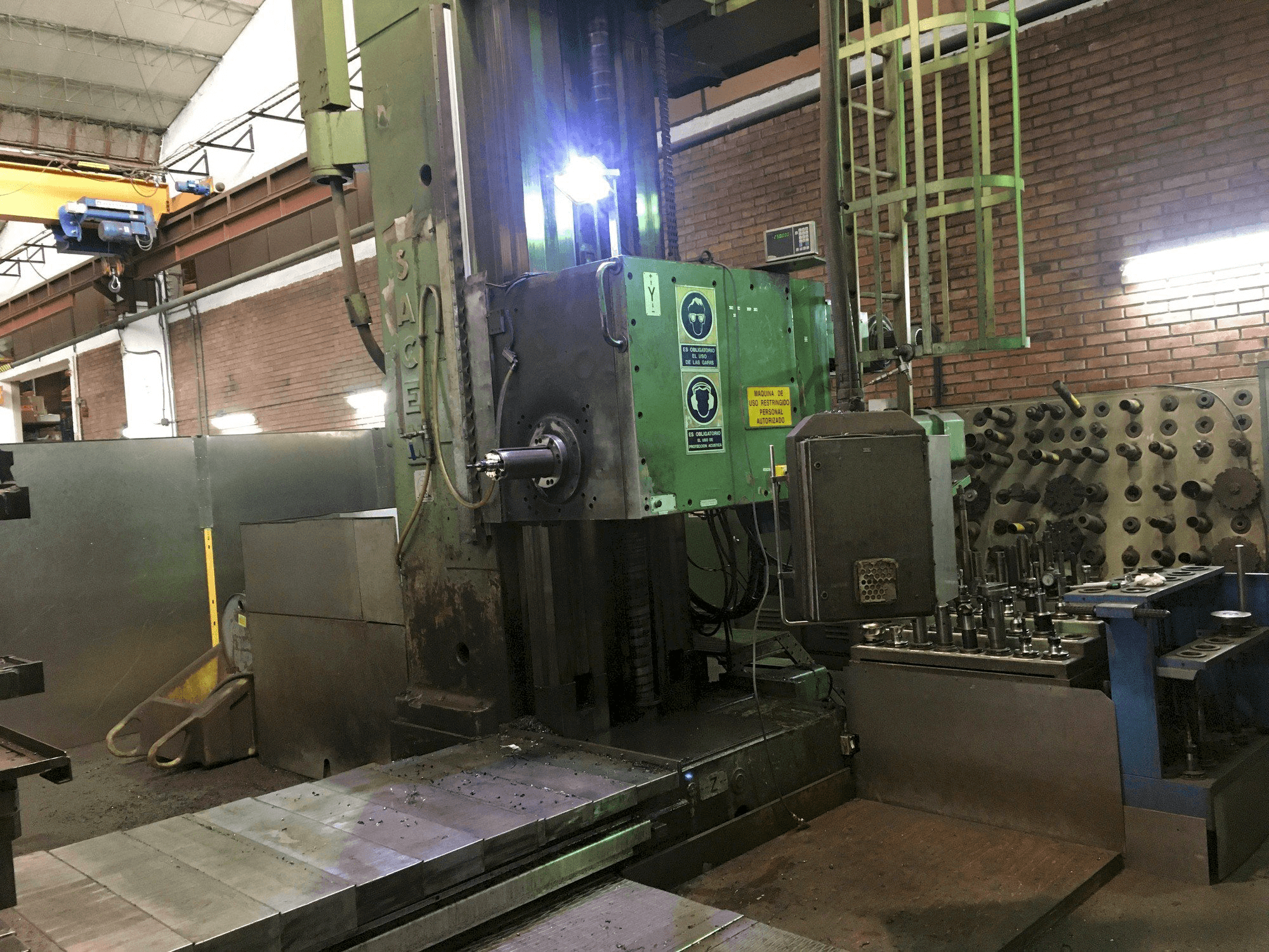 Sacem M.S.T 130 C/N-maskinen framifrån