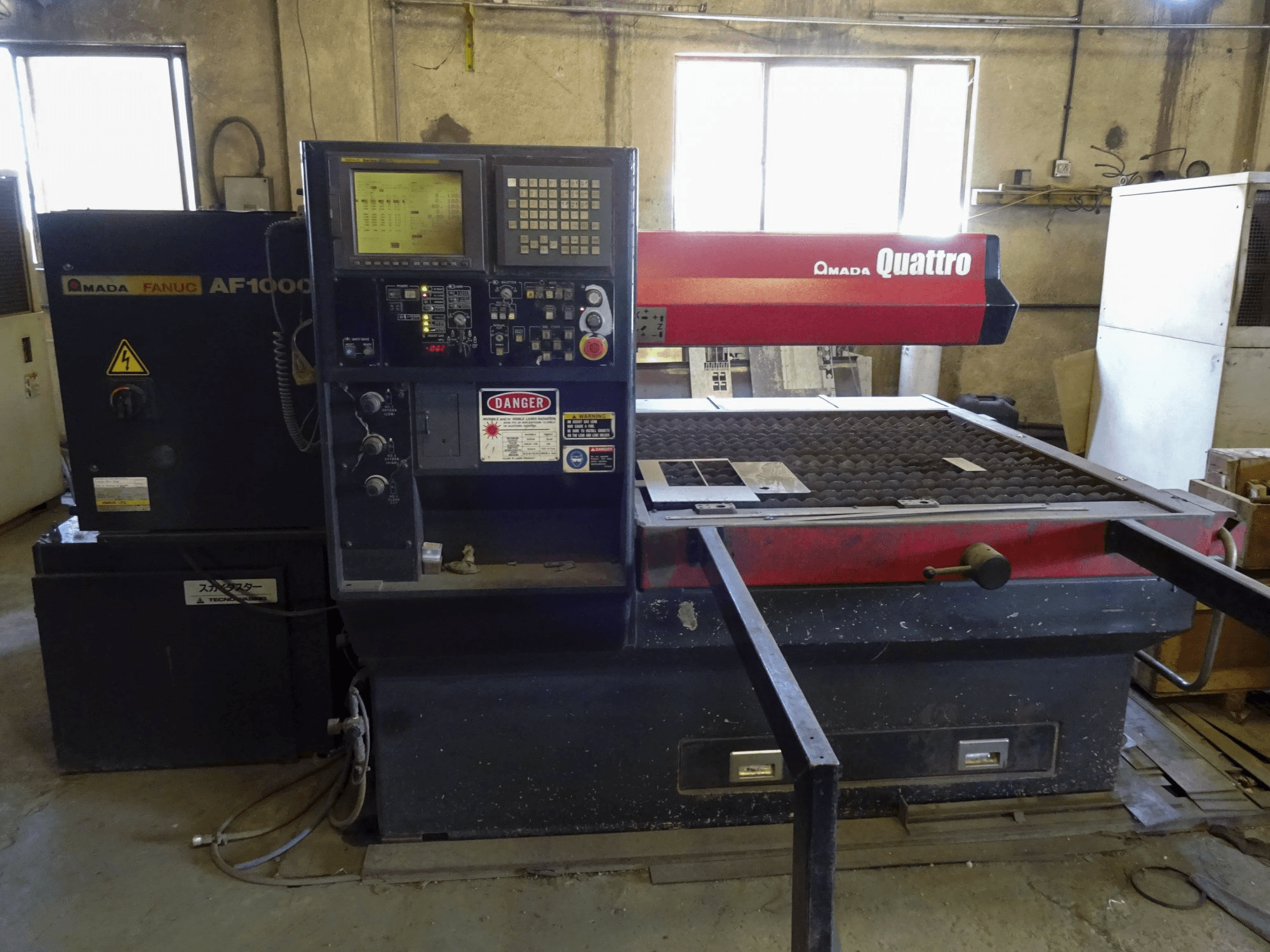 1 AMADA-maskinen framifrånQuattro AF1000E