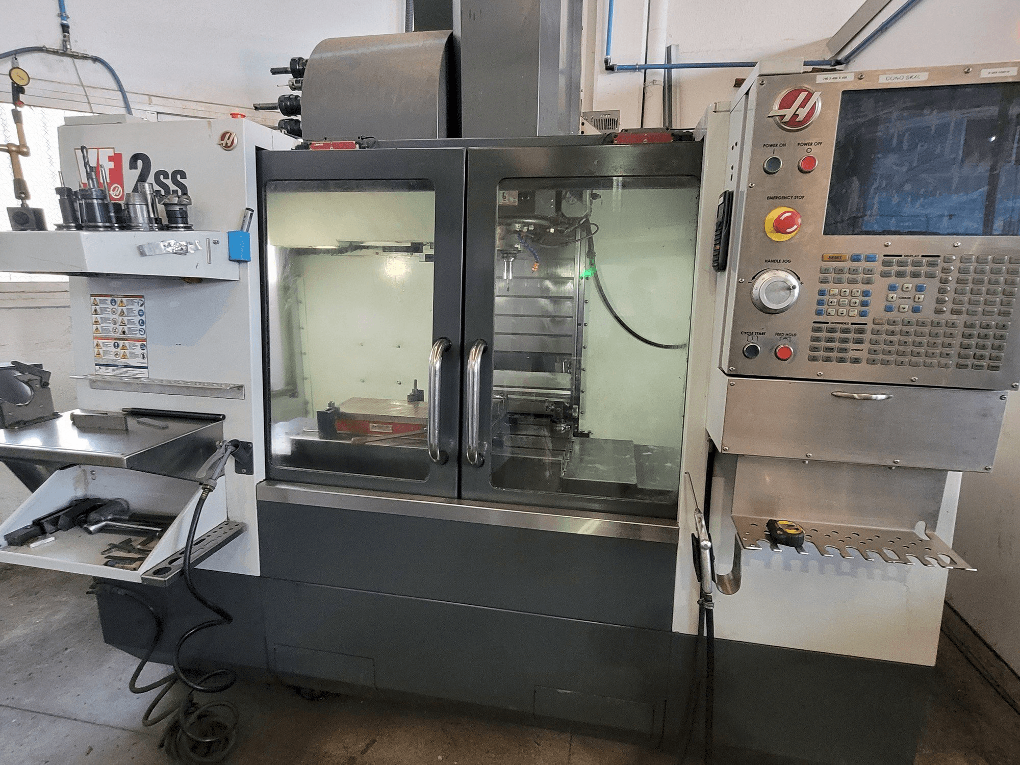 HAAS VF2SS-maskinen framifrån