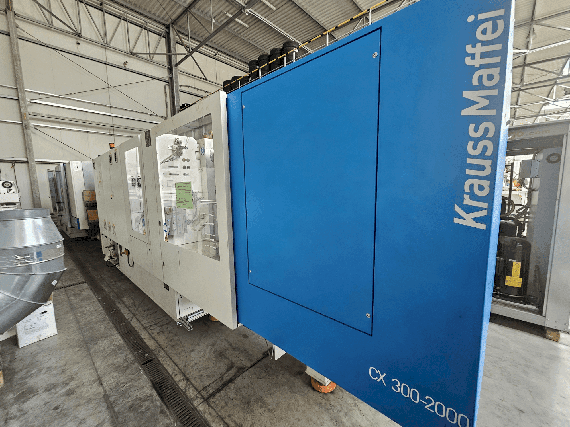 Krauss Maffei 300-2000 CX-maskinen framifrån
