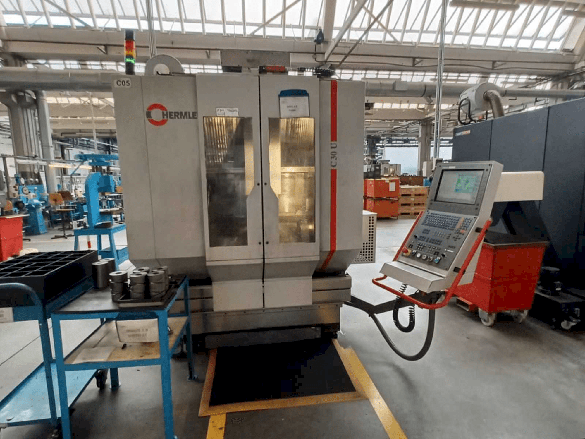 HERMLE C30U-maskinen framifrån
