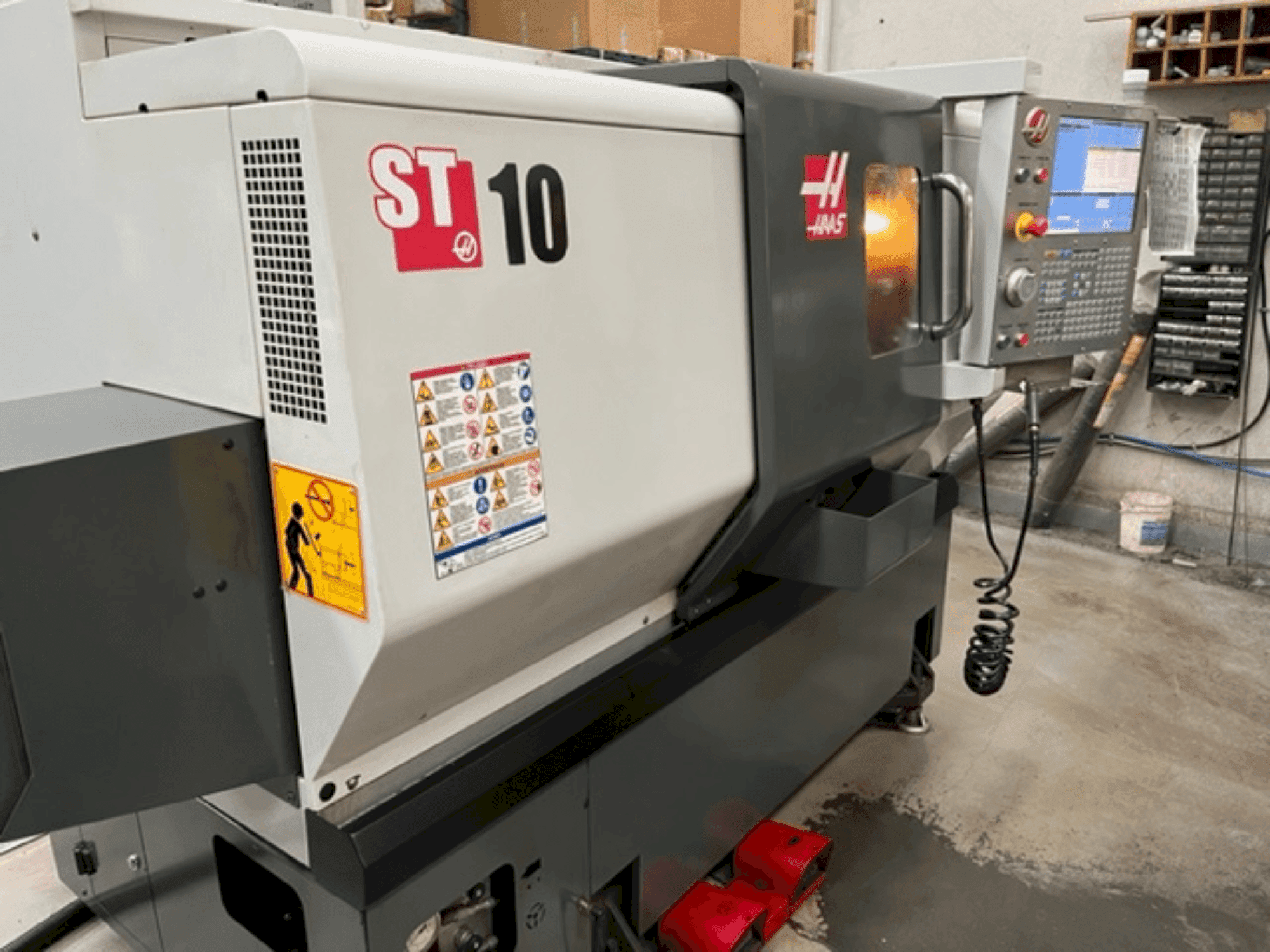 HAAS ST 10-maskinen framifrån