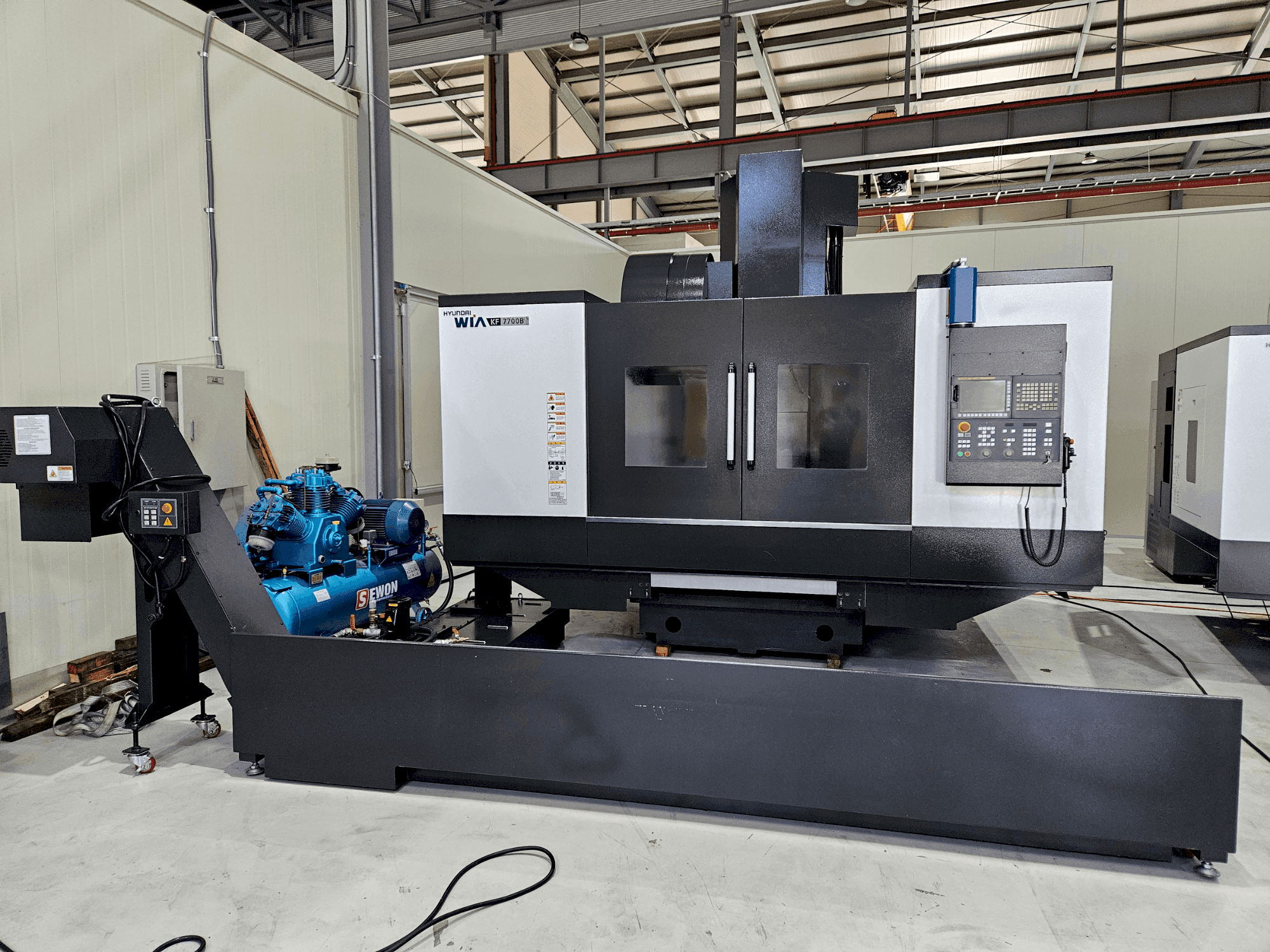 Hyundai Wia WIA KF 7700 B-maskinen framifrån