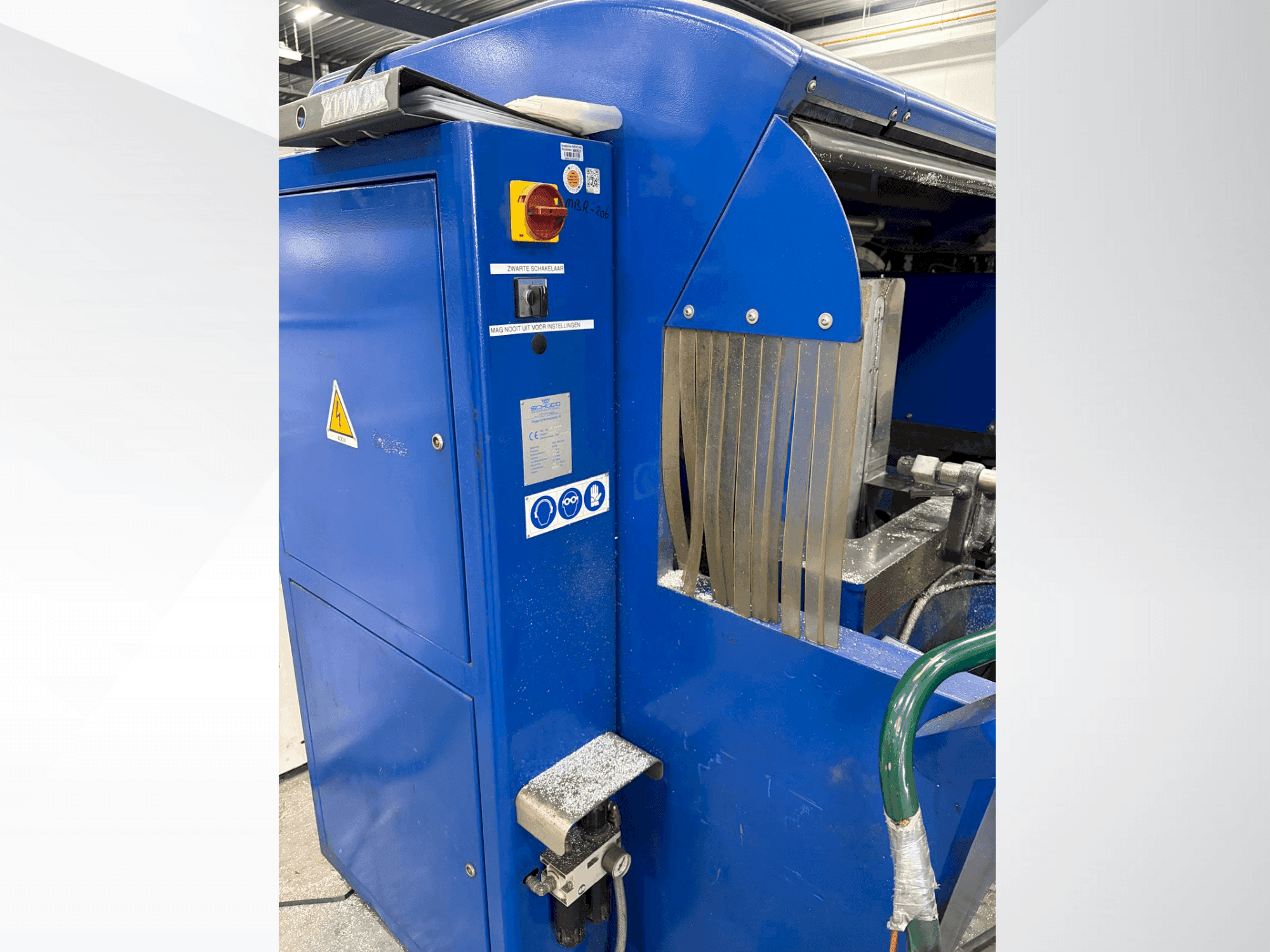 SCHÜCO B 50 S-maskinen framifrån