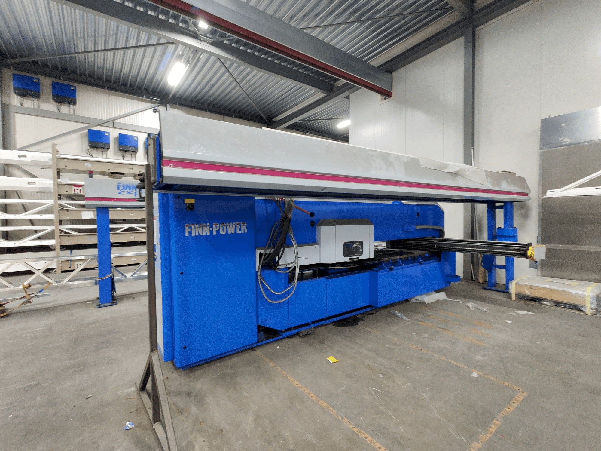 Finn-Power F6-25 SB/AM + FMM 300 / 1 / UT automation-maskinen framifrån