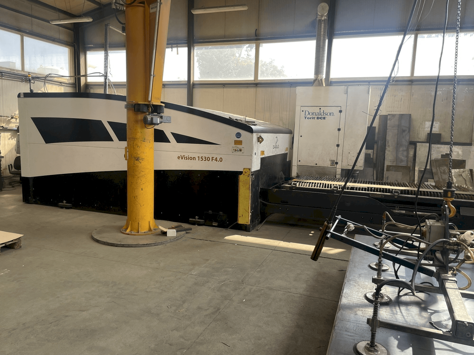 EAGLE eVision 1530 F4.0-maskinen framifrån
