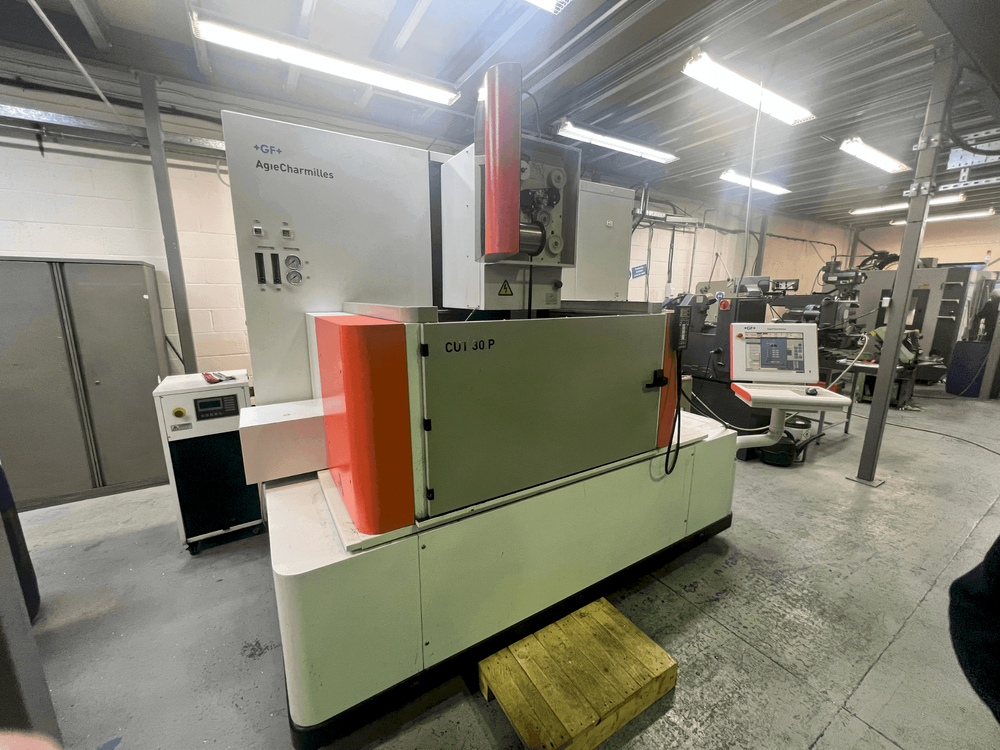 AgieCharmilles CUT 30P-maskinen framifrån