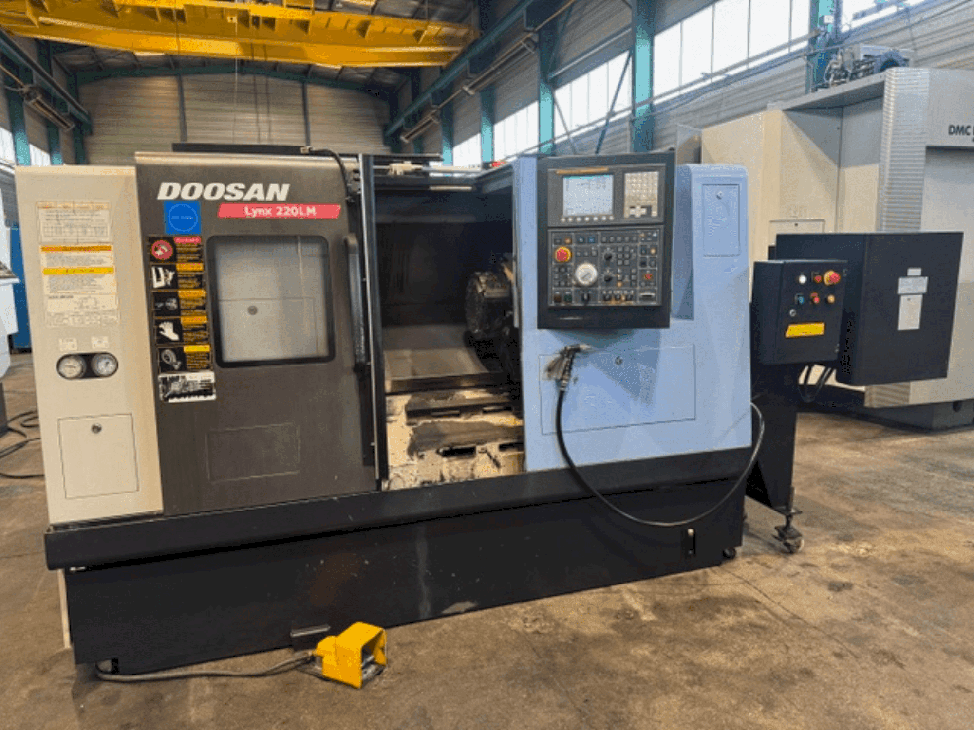 DOOSAN LYNX 220 LMA-maskinen framifrån