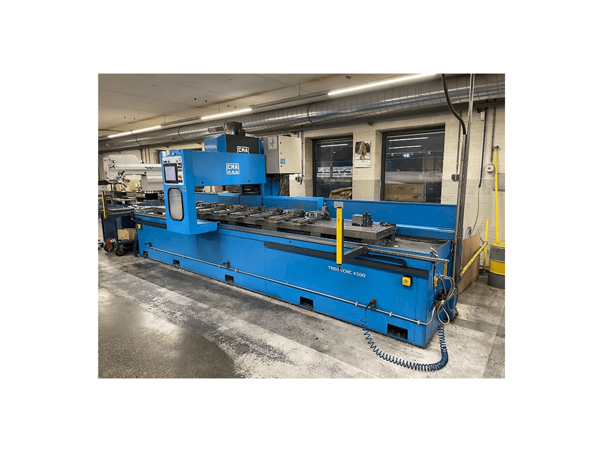 CMA TRD28CNC 4500-maskinen framifrån