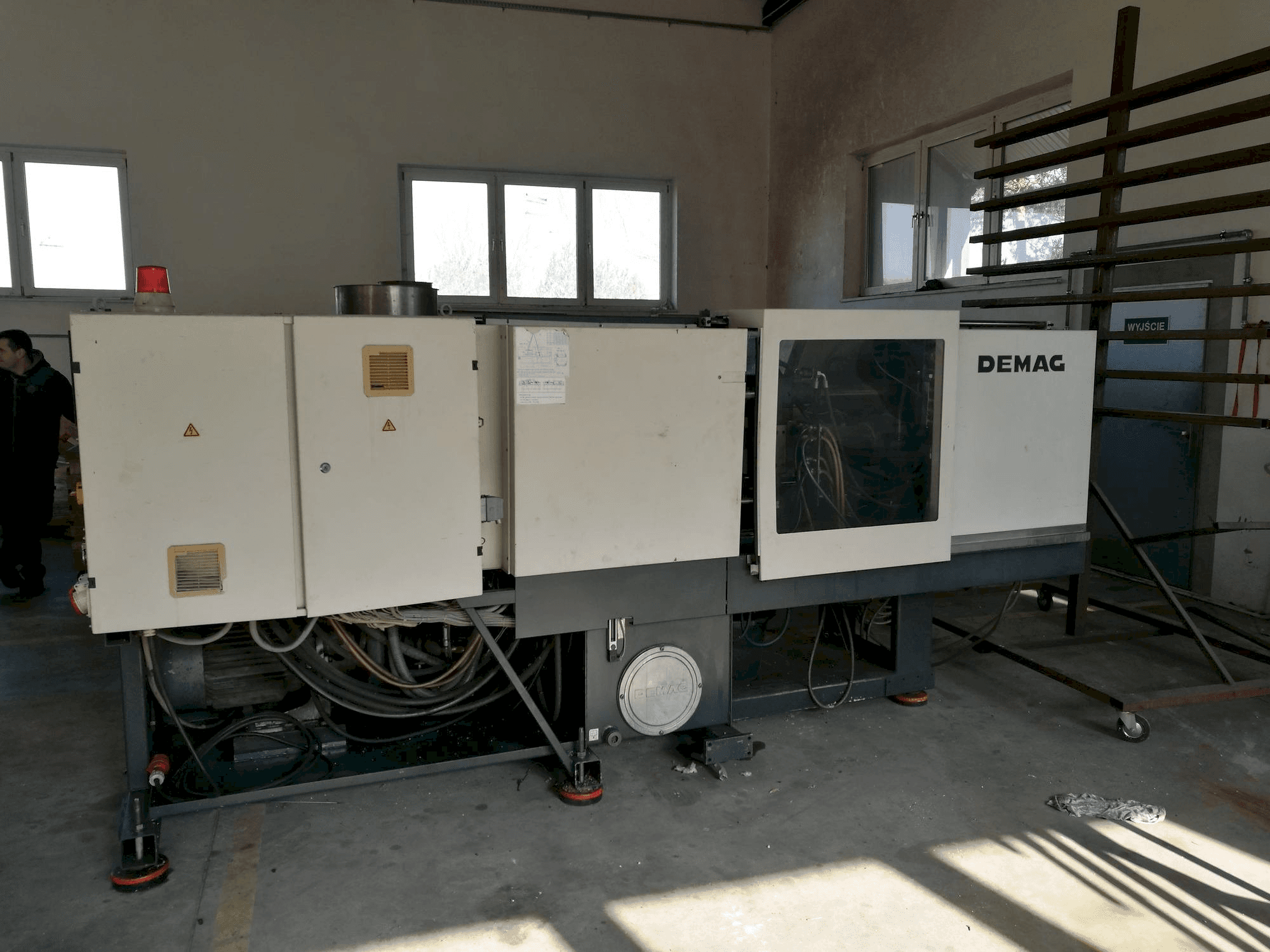 DEMAG ERGOtech - compact 800-310-maskinen framifrån