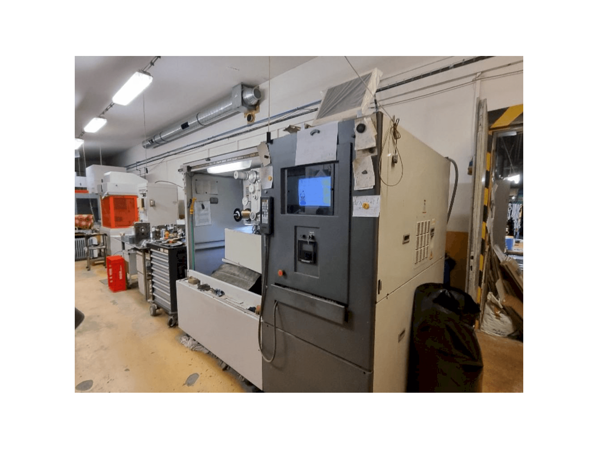 HITACHI SEIKI 254Y-maskinen framifrån