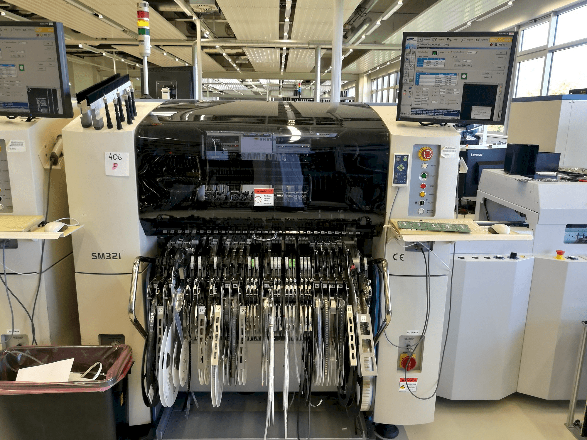 Samsung SM 321-maskinen framifrån