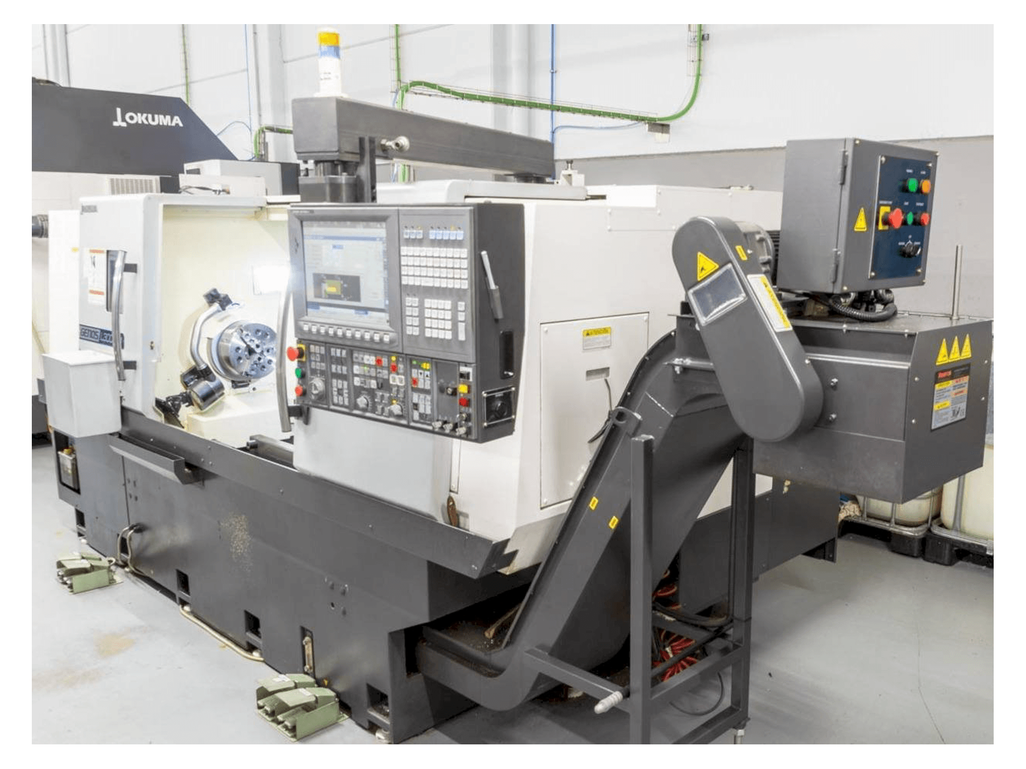 Okuma Genos L300E-M-maskinen framifrån