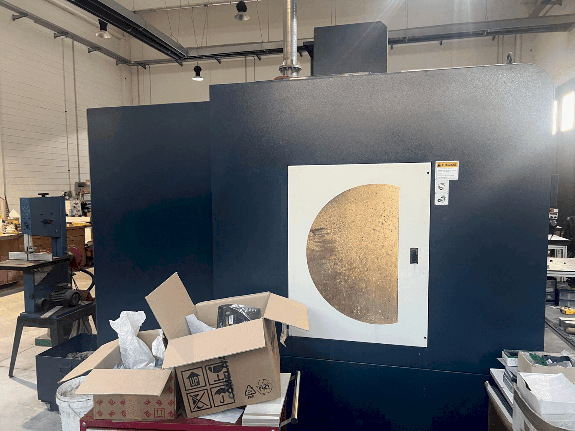 Johnford Dart VMC 1000A HI TECH-maskinen framifrån