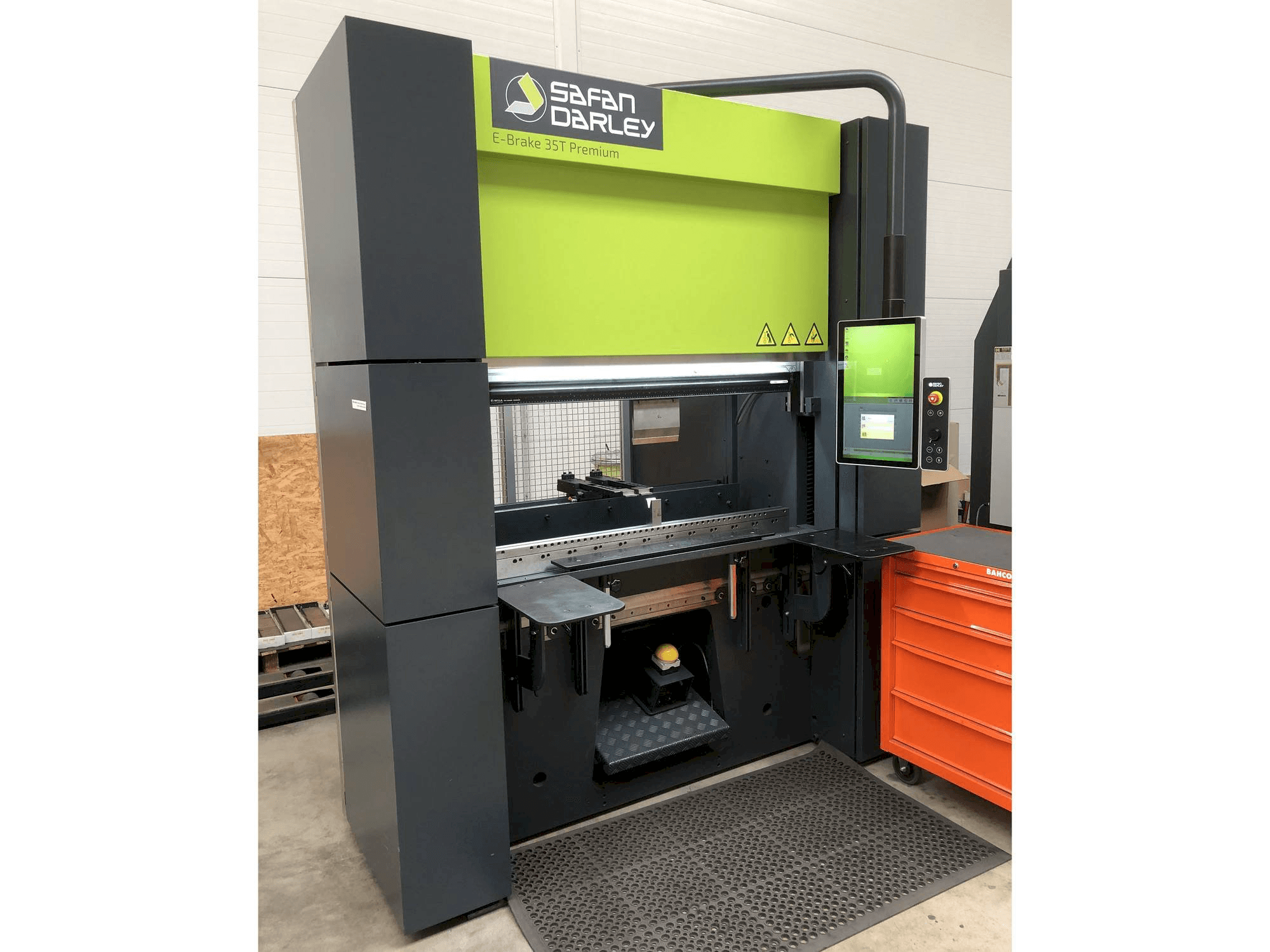 Safan Darley E-Brake 35T Premium-maskinen framifrån
