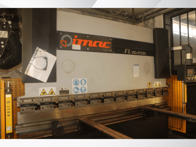 IMAC FL 80-2500 bockningsmaskin, framifrån, med kontrollpanel, säkerhetsvarningar och verktygskomponenter av metall.