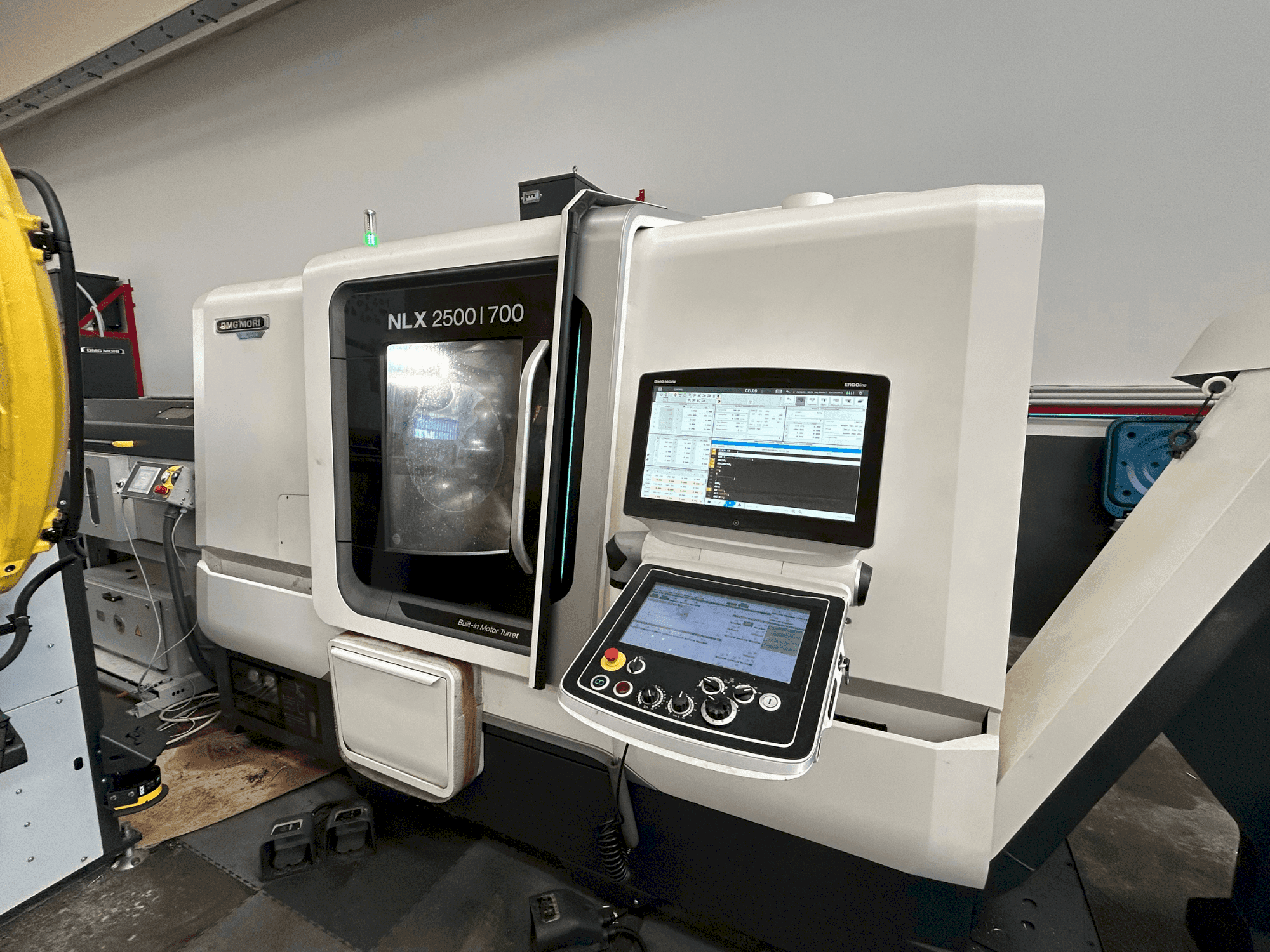 DMG MORI NLX 2500 SY / 700-maskinen framifrån