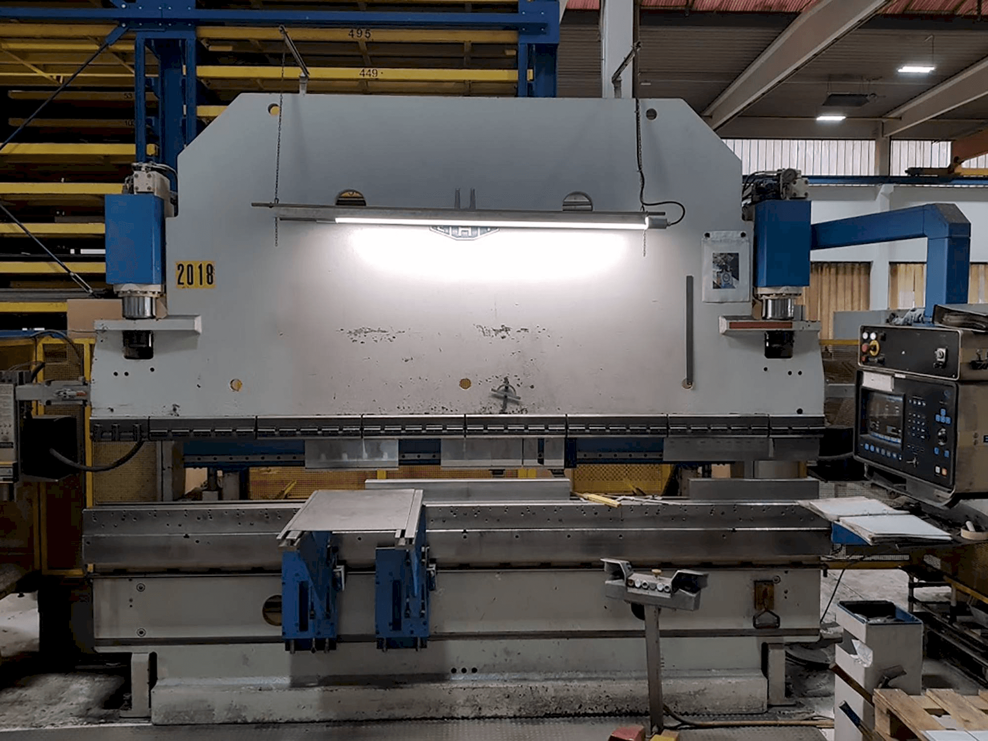 EHT EHPS 11-35-maskinen framifrån