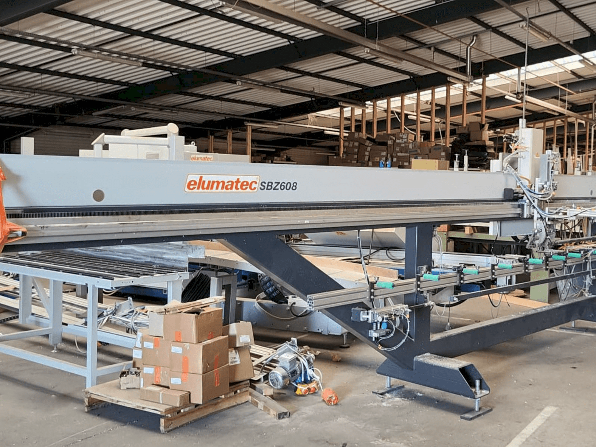 Elumatec SBZ 608-maskinen framifrån