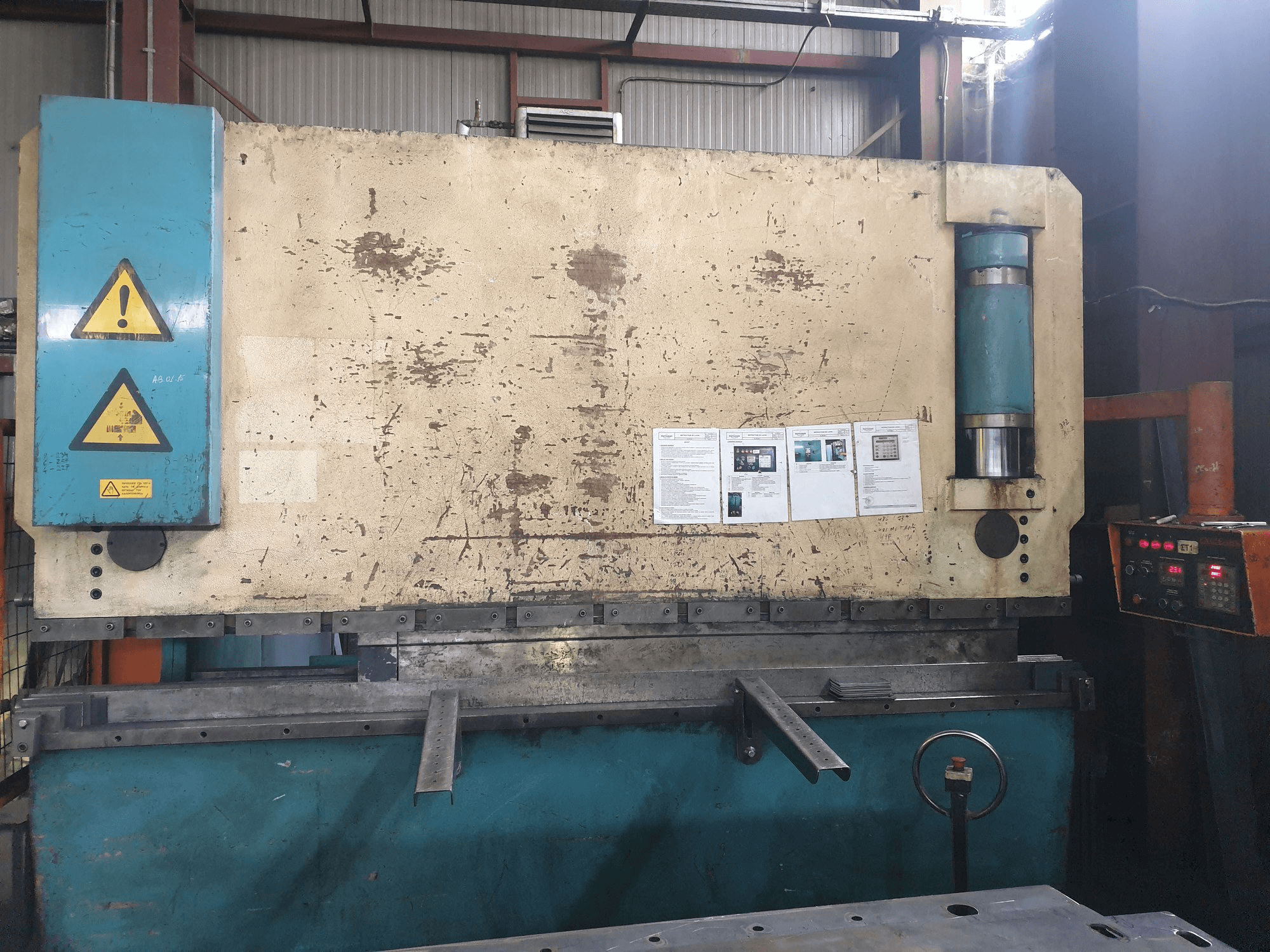 GIZELIS PB 130/3000-maskinen framifrån