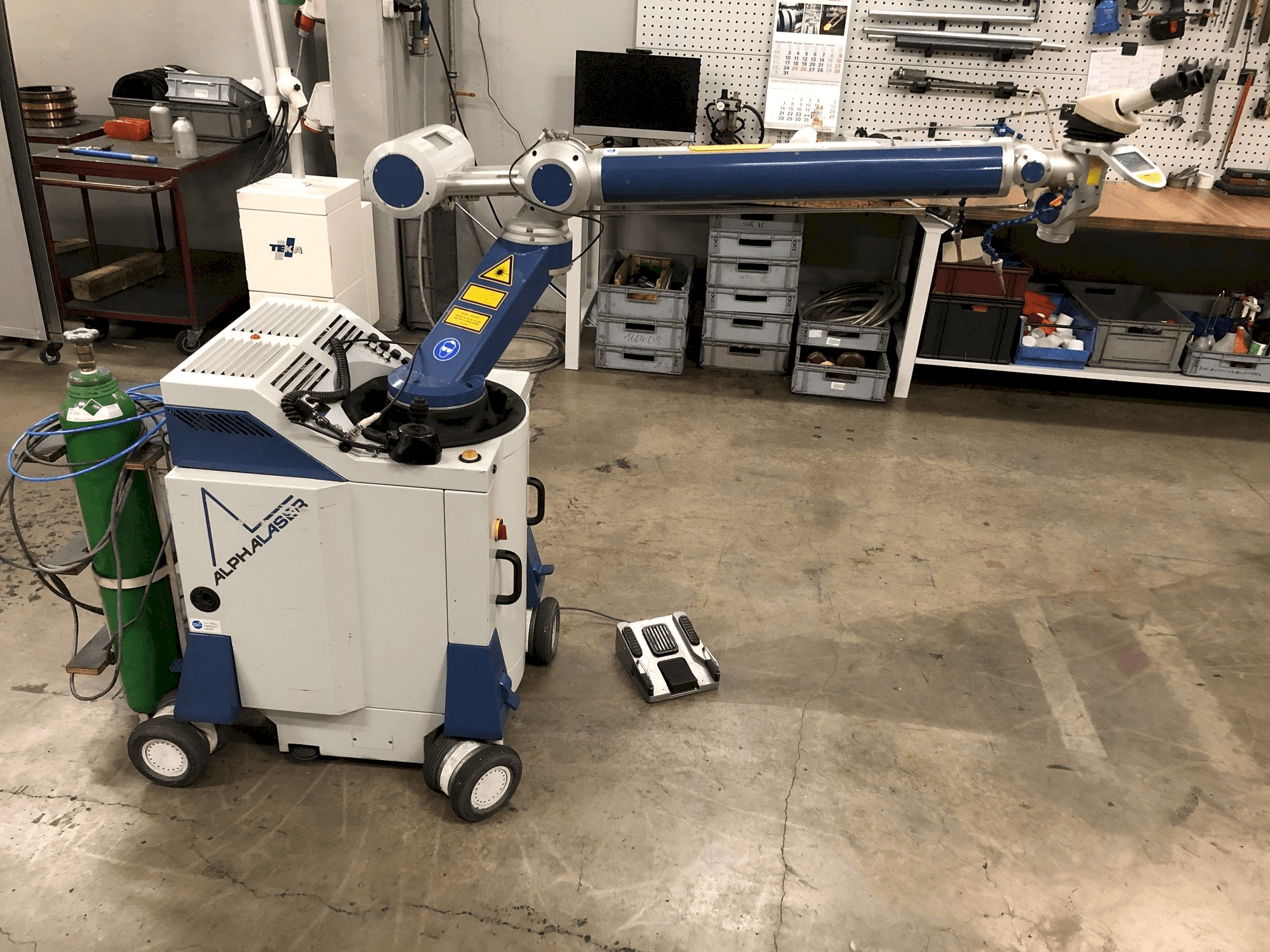 ALPHA LASER ALM 200-maskinen sedd från vänster