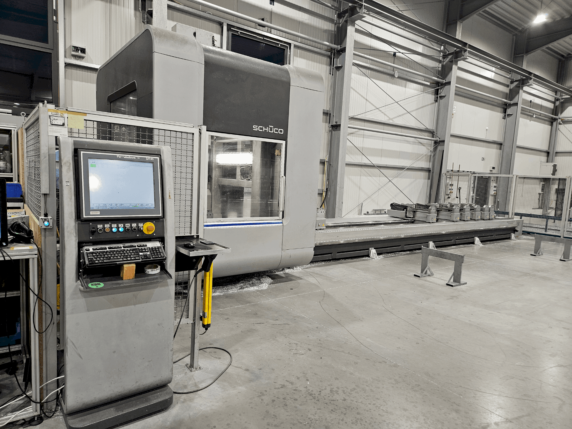 SCHÜCO DC 500-maskinen framifrån