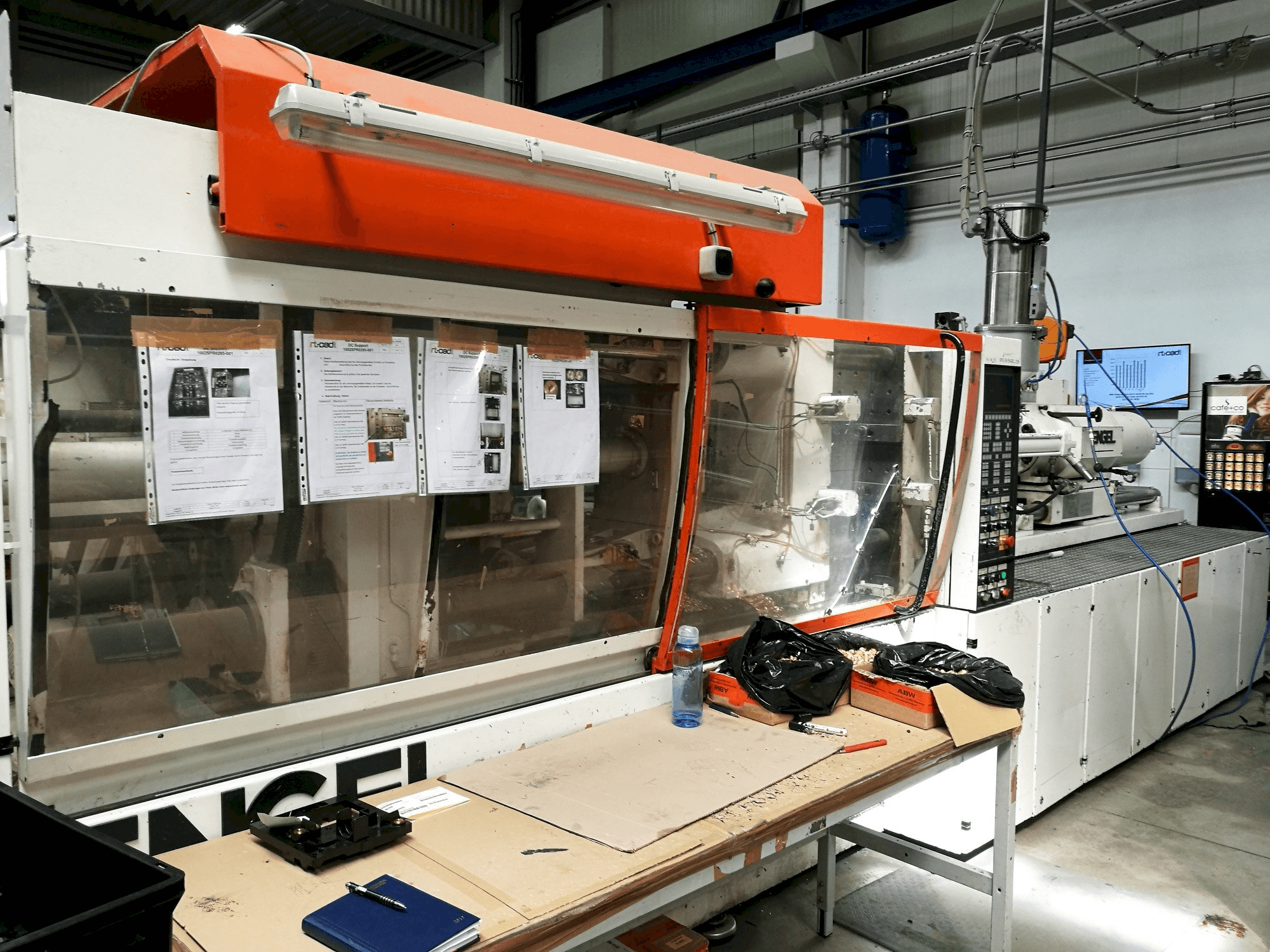 ENGEL ES 1300/225-maskinen framifrån