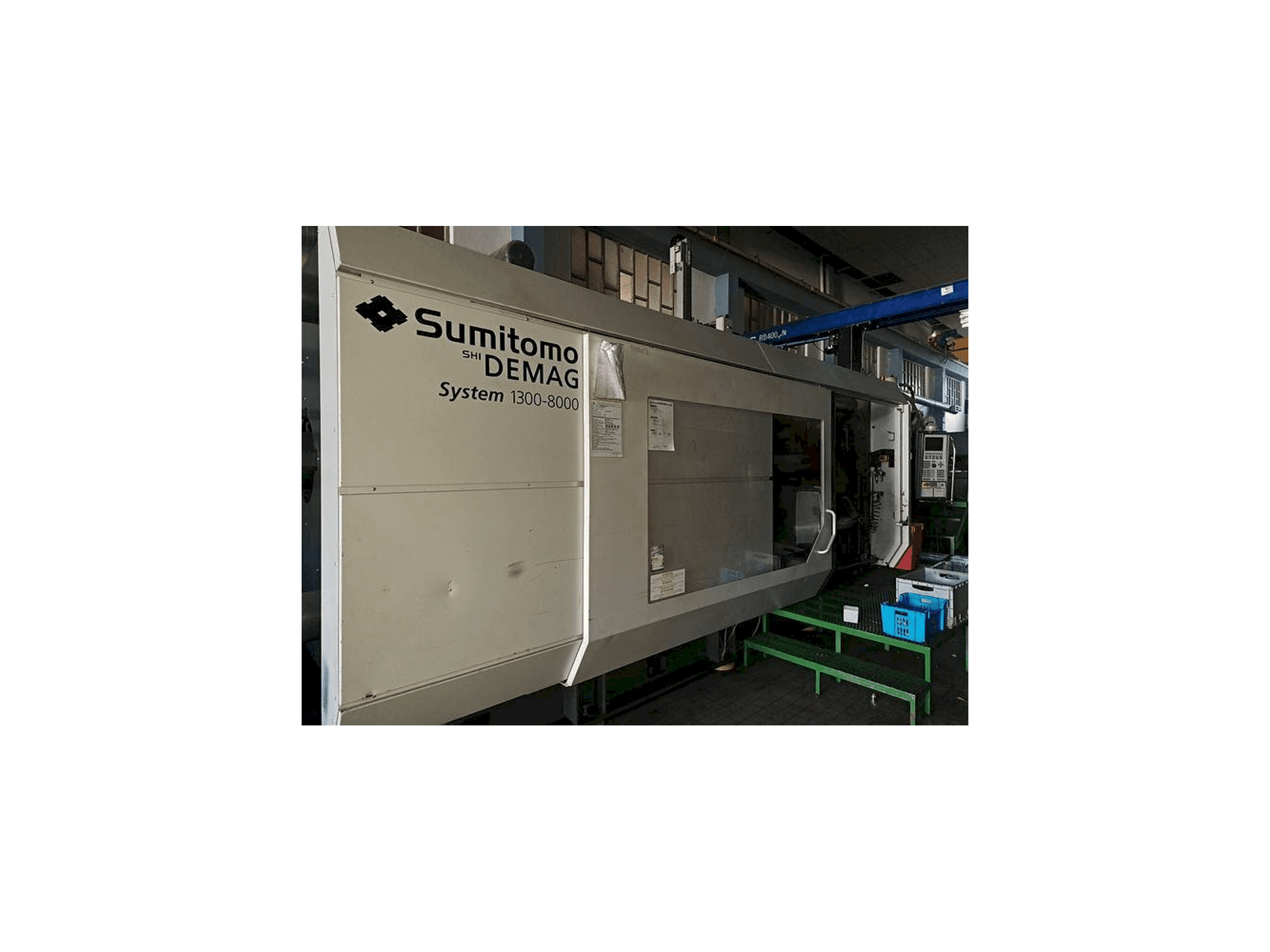 Sumitomo Demag 1300-8000-maskinen framifrån