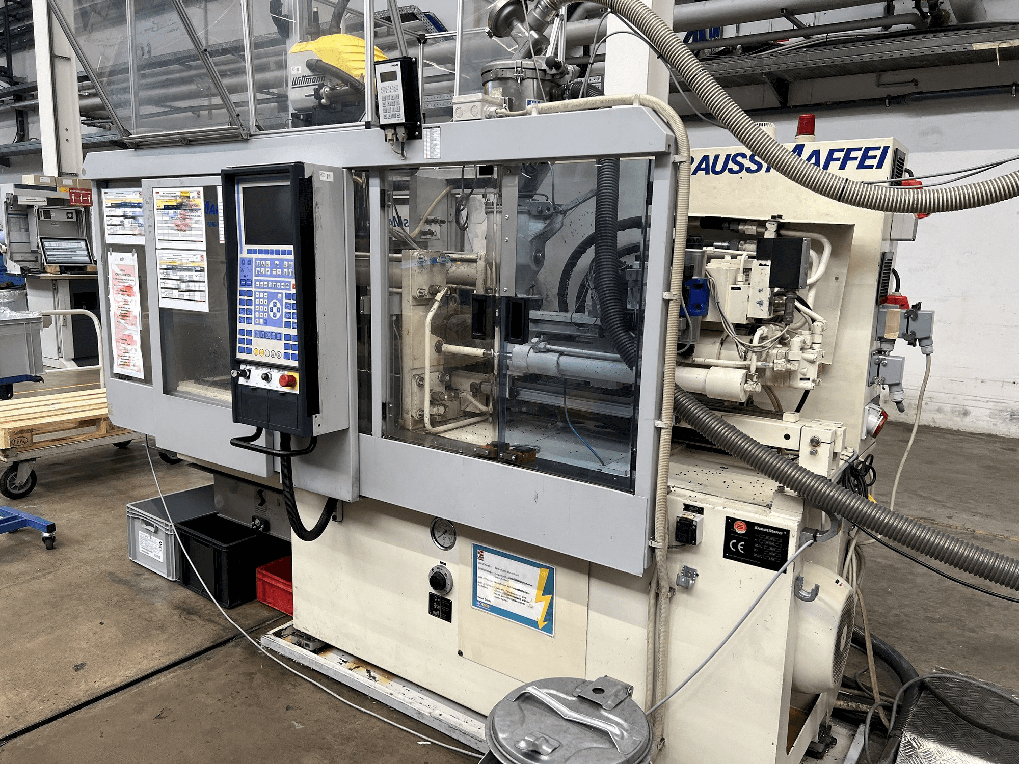 Krauss Maffei KM 50-125 C1-maskinen framifrån