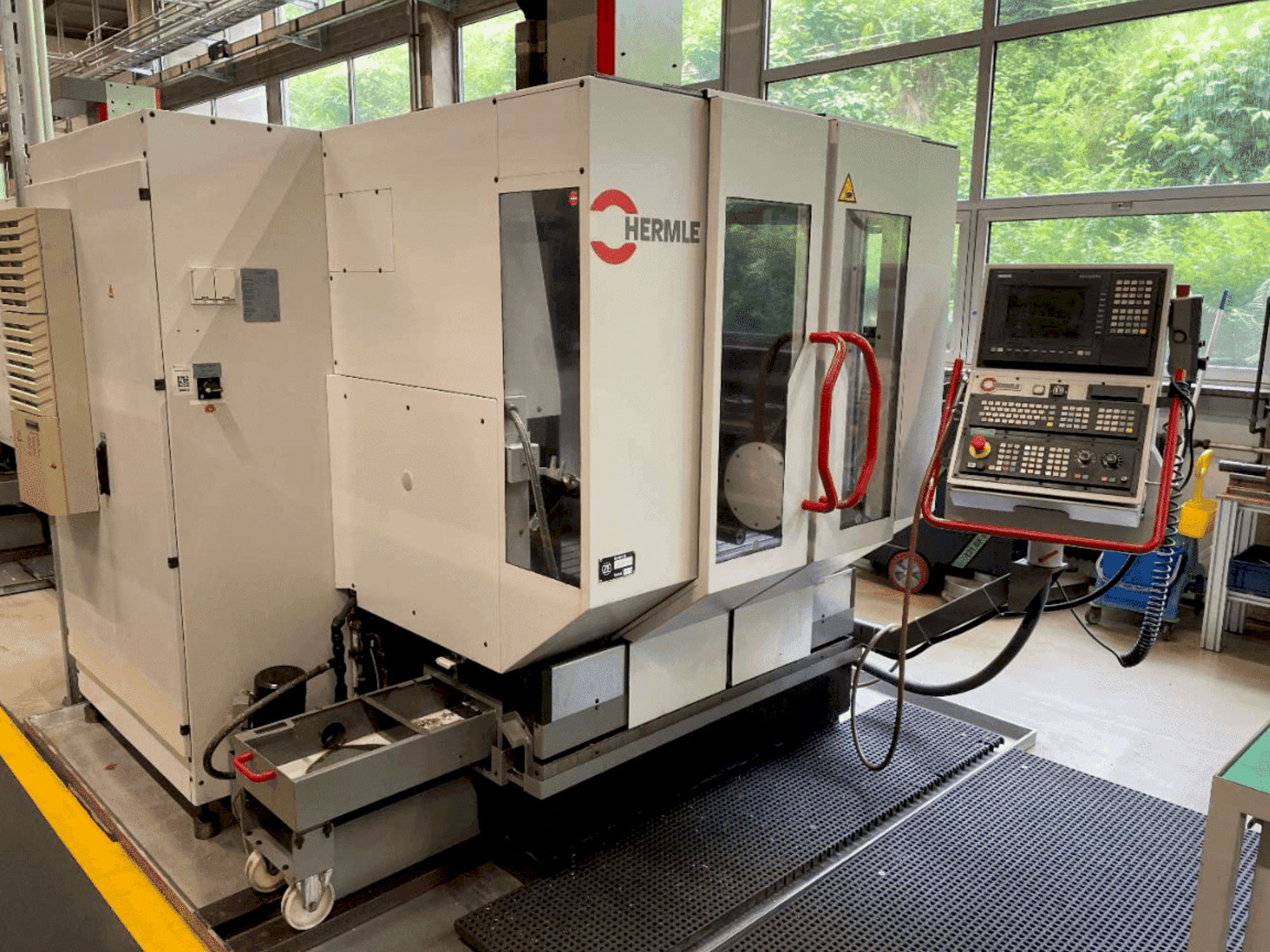 HERMLE C600V-maskinen framifrån