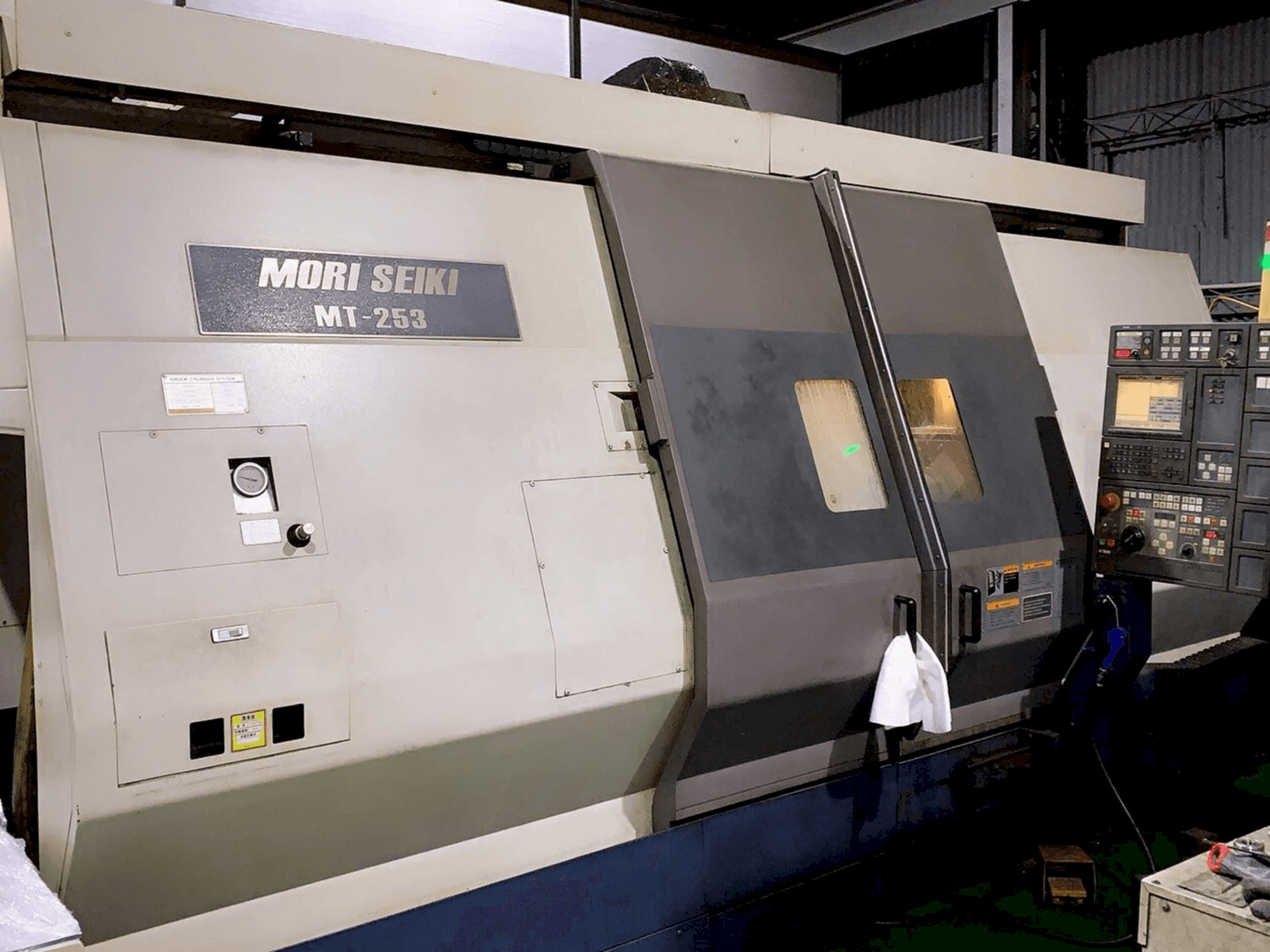 MORI SEIKI MT 253 S-maskinen framifrån