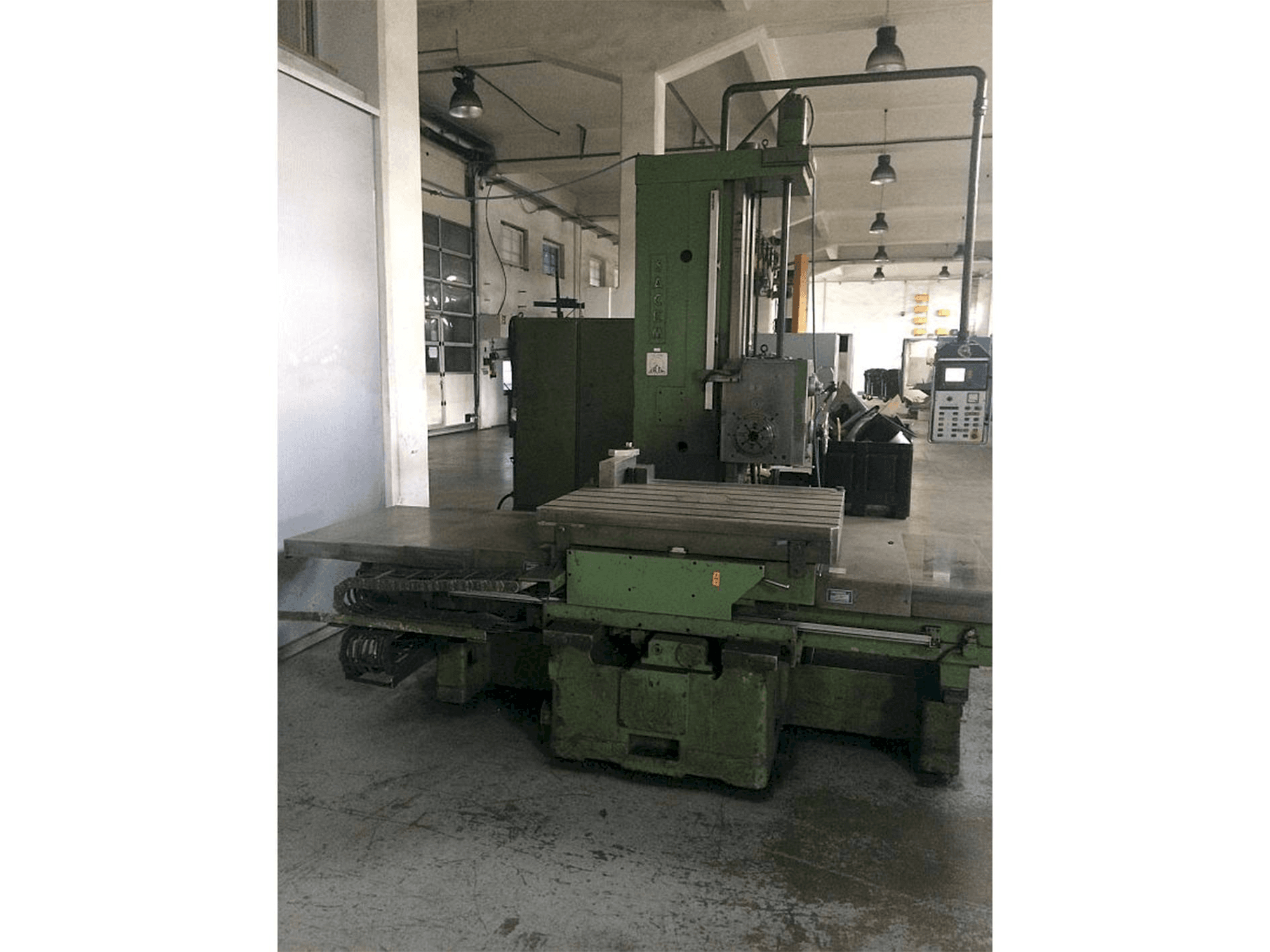 Sacem MST-XC/110 A/C-maskinen framifrån